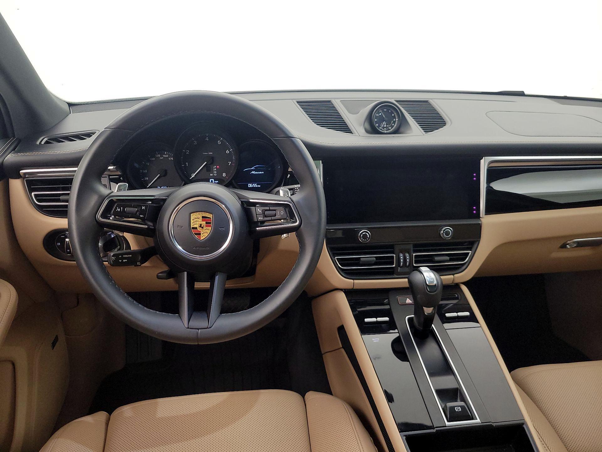 Thumbnail: 2022 Porsche Macan - 10