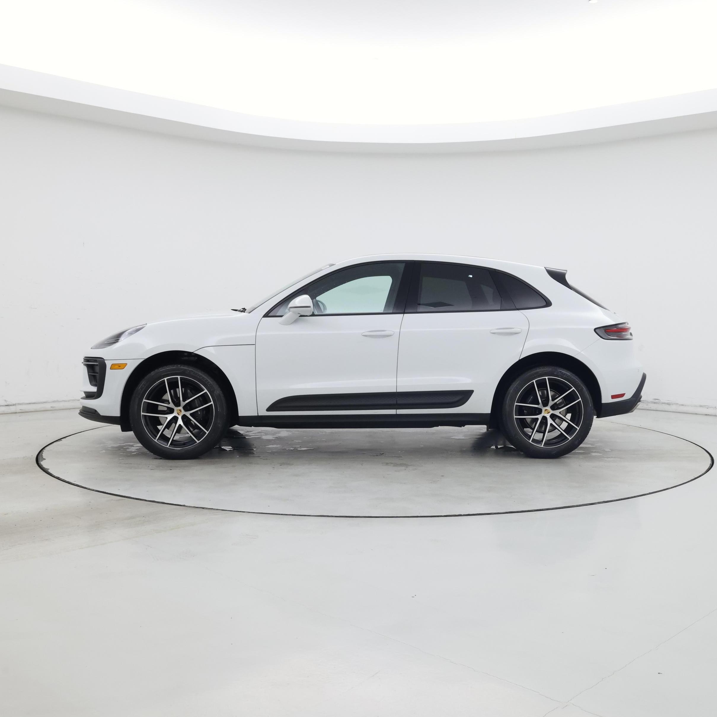 Thumbnail: 2022 Porsche Macan - 3