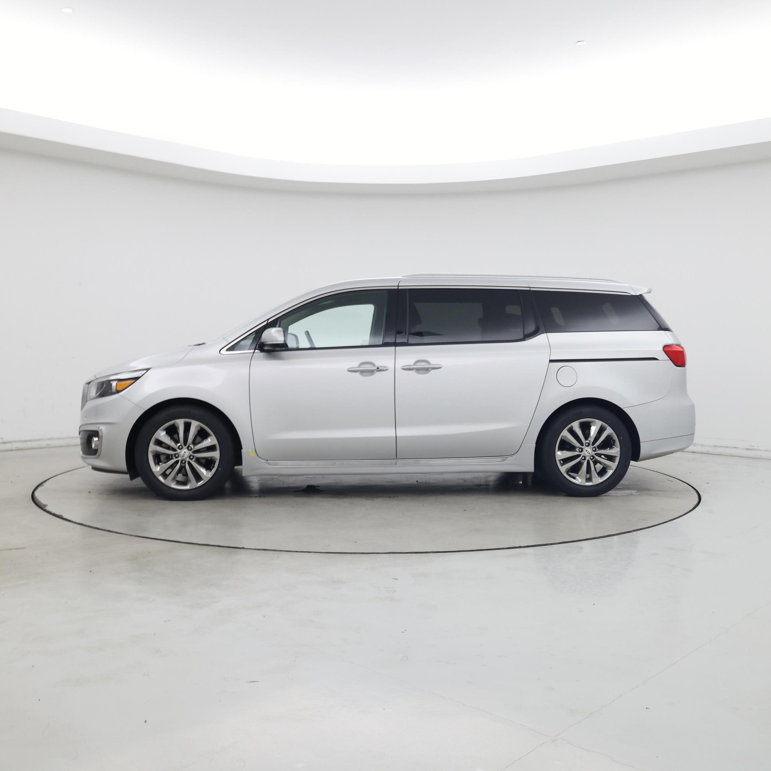 Thumbnail: 2018 Kia Sedona - 3