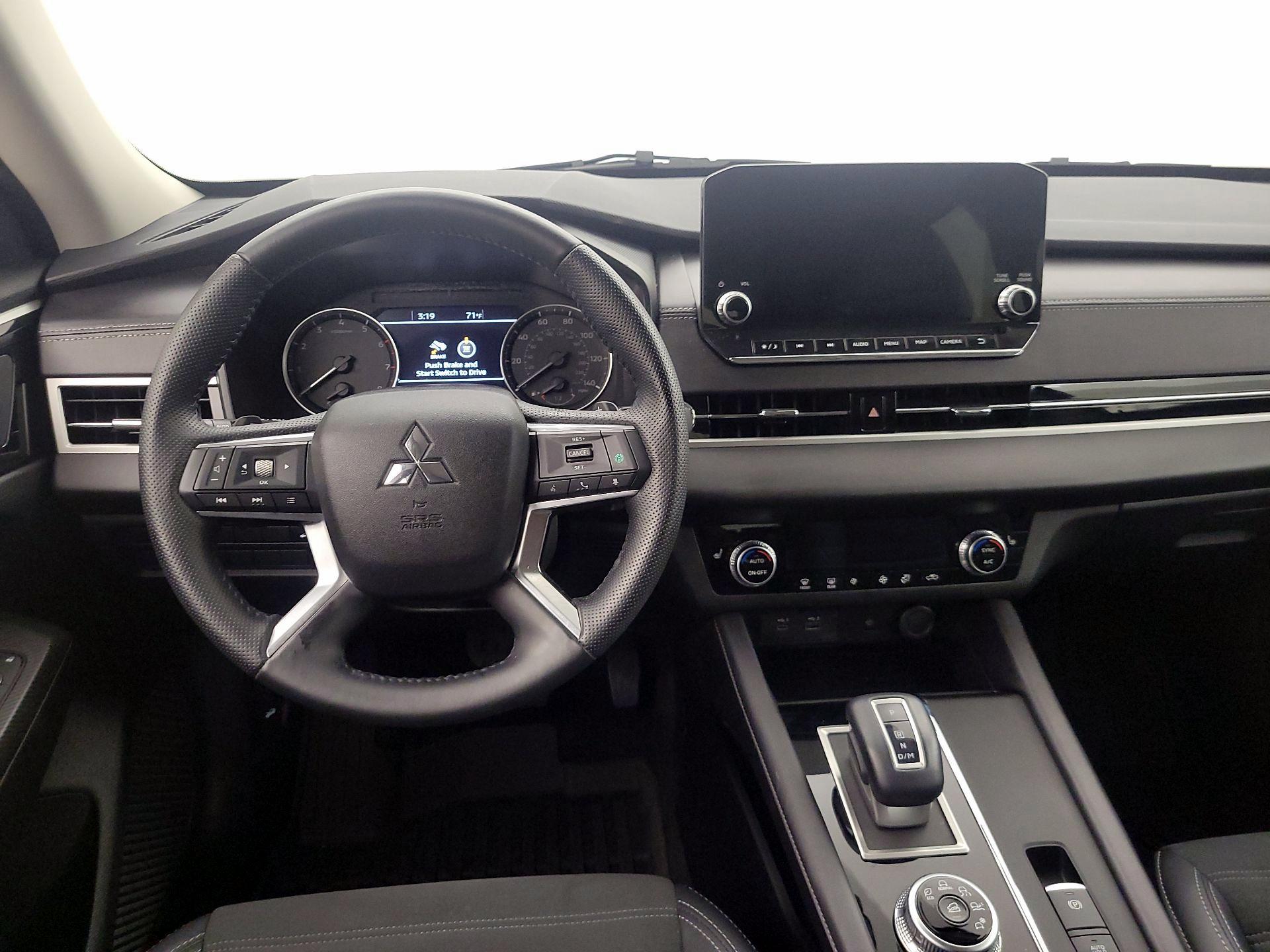 Thumbnail: 2024 Mitsubishi Outlander - 10