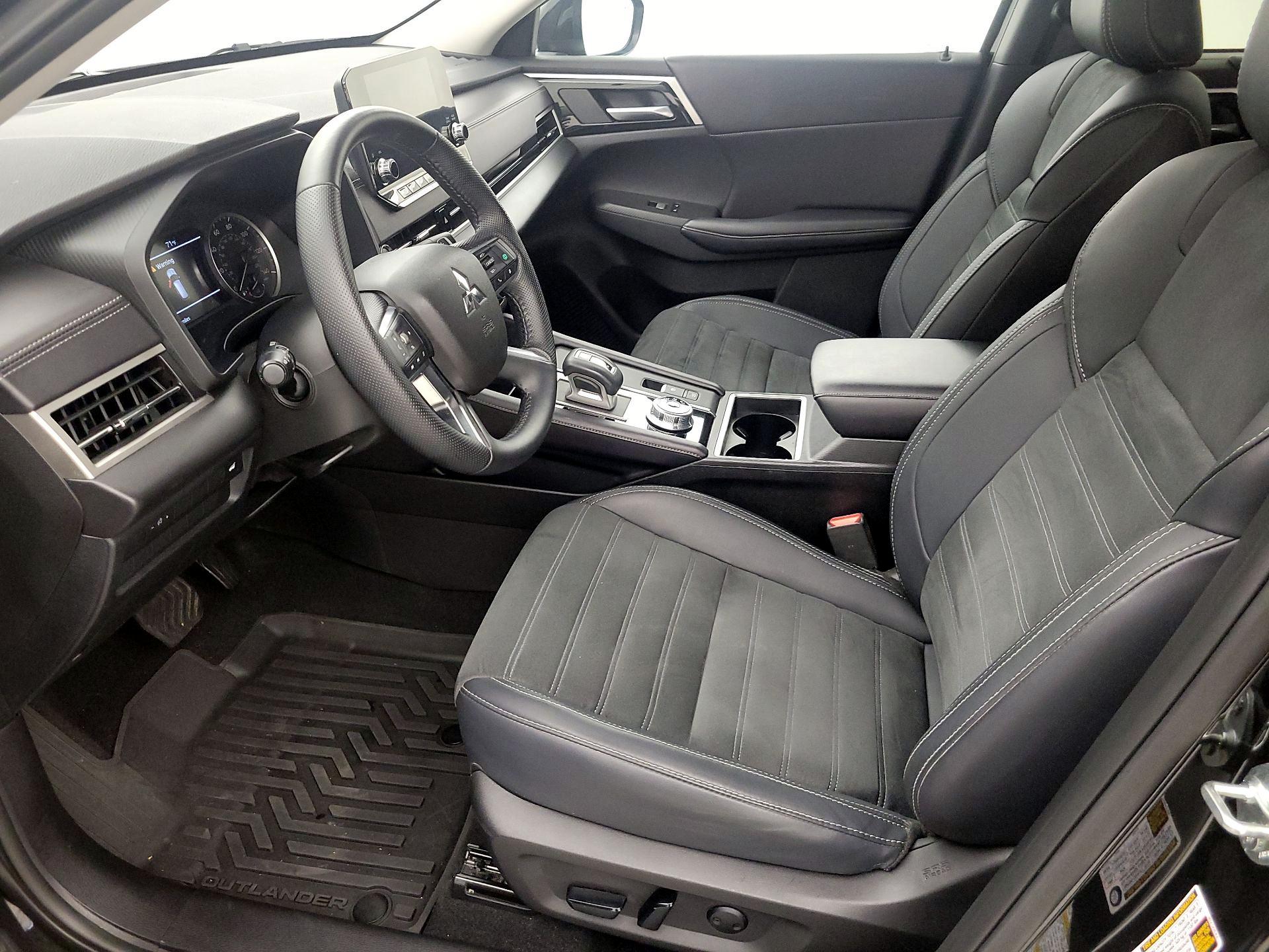 Thumbnail: 2024 Mitsubishi Outlander - 11
