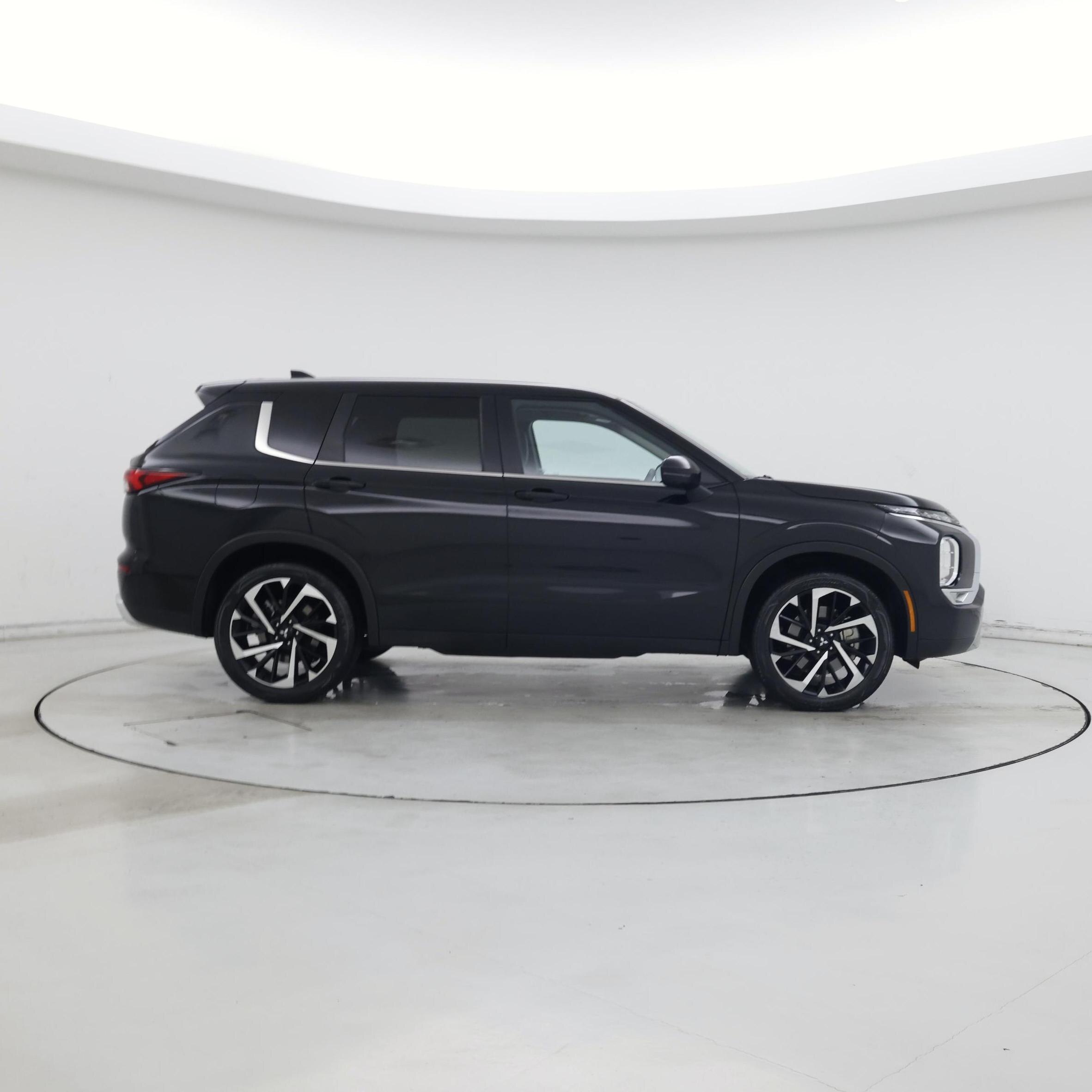 Thumbnail: 2024 Mitsubishi Outlander - 7