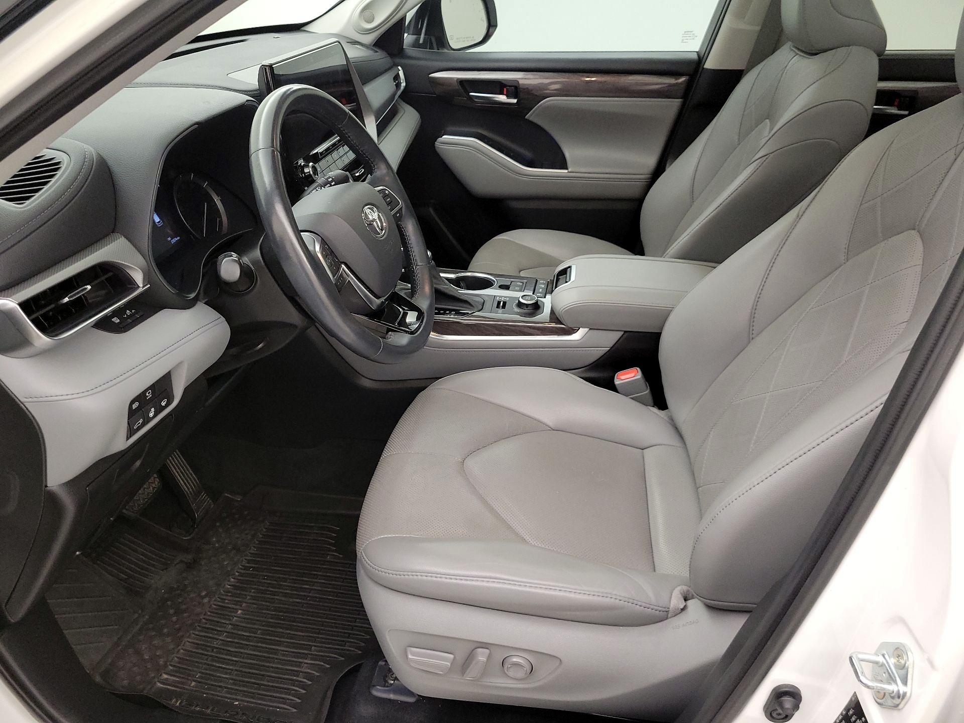 Thumbnail: 2021 Toyota Highlander - 11