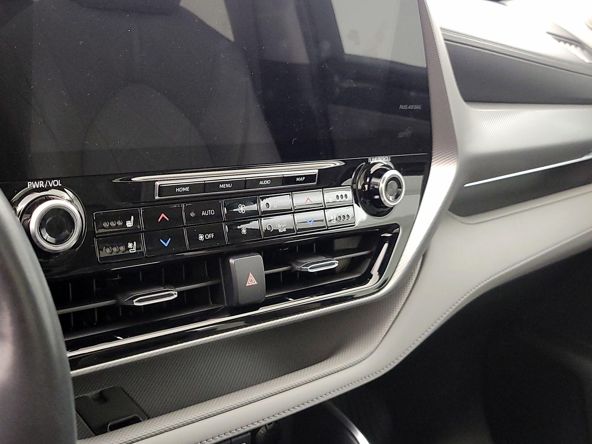 Thumbnail: 2021 Toyota Highlander - 17