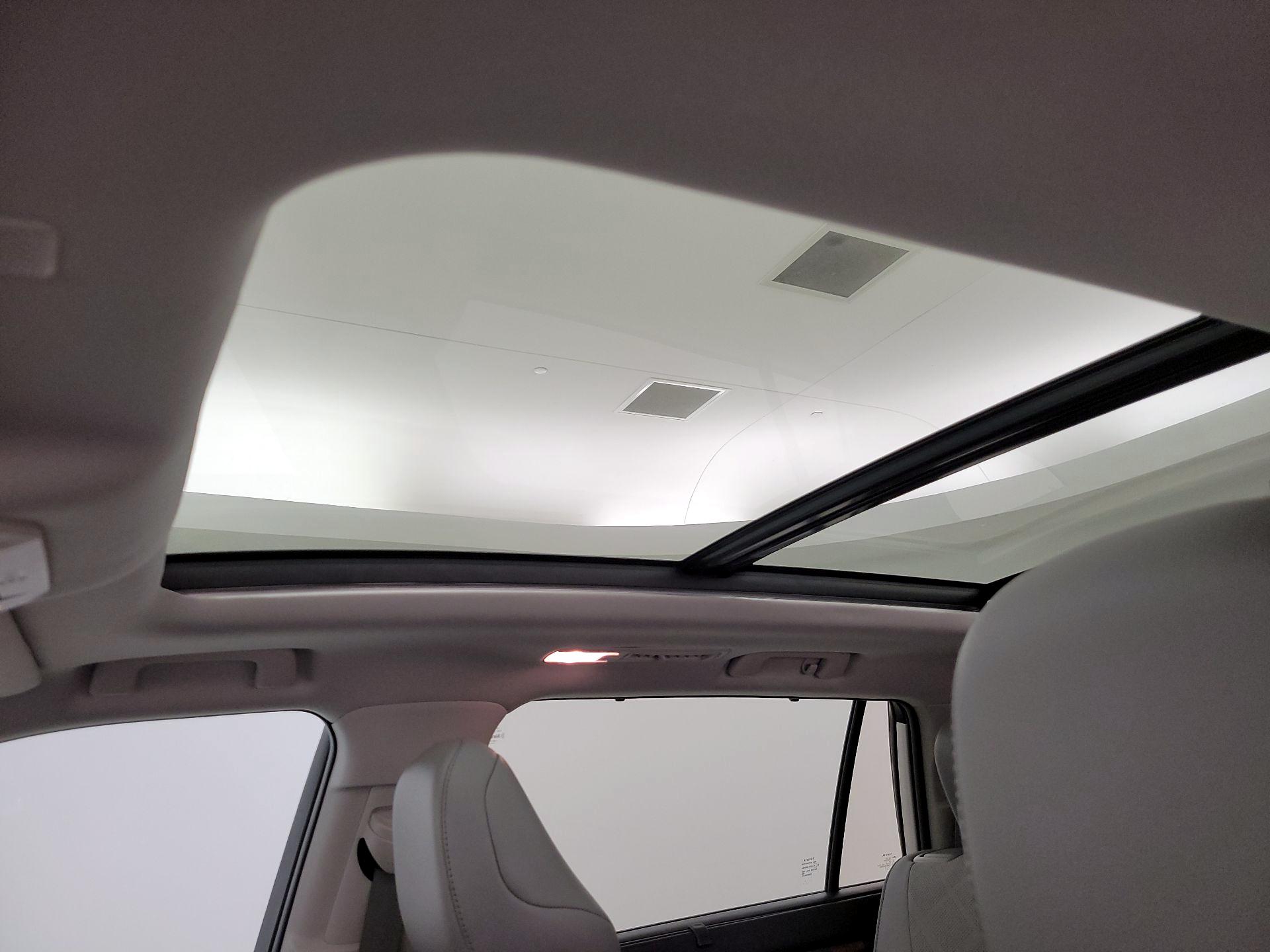 Thumbnail: 2021 Toyota Highlander - 20