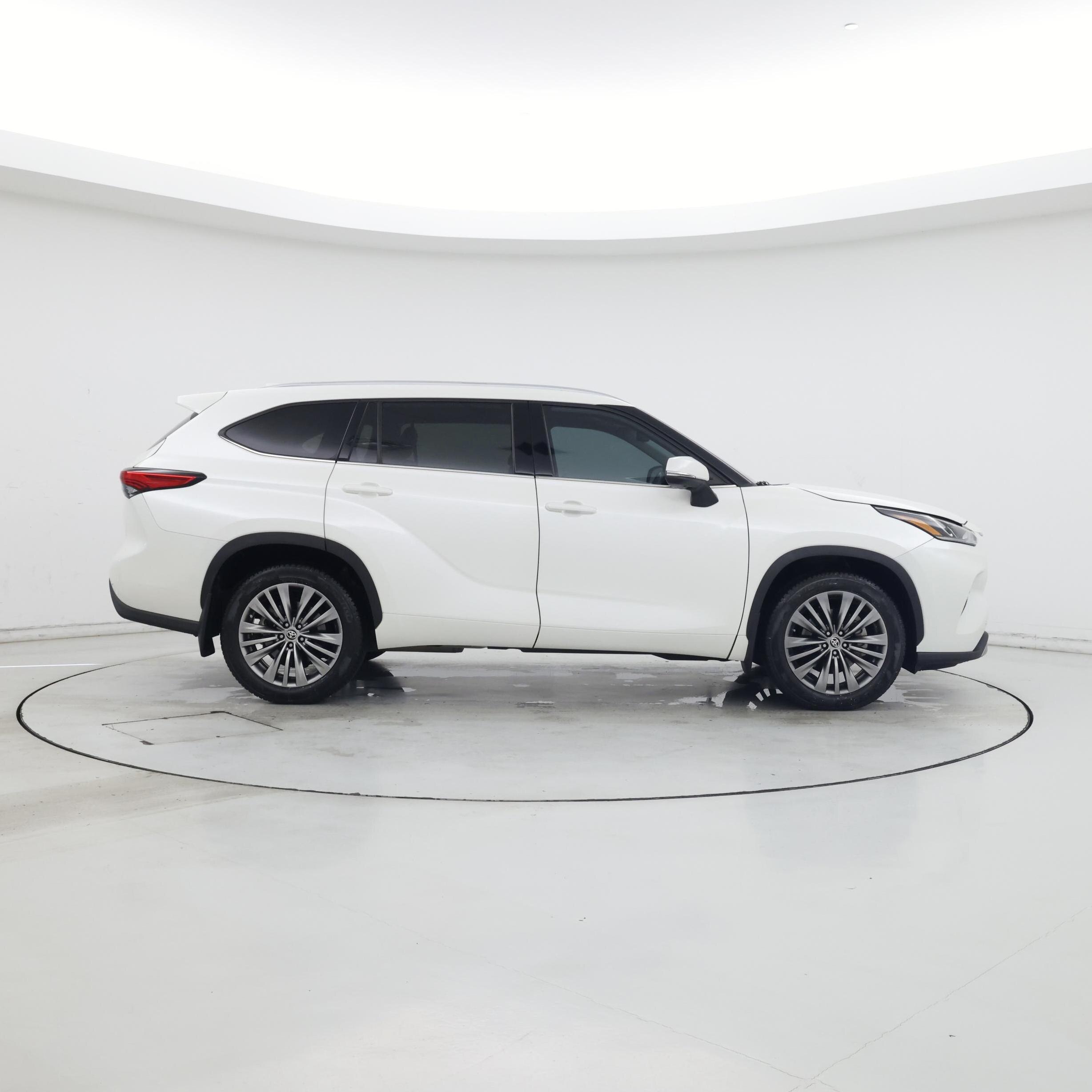 Thumbnail: 2021 Toyota Highlander - 7