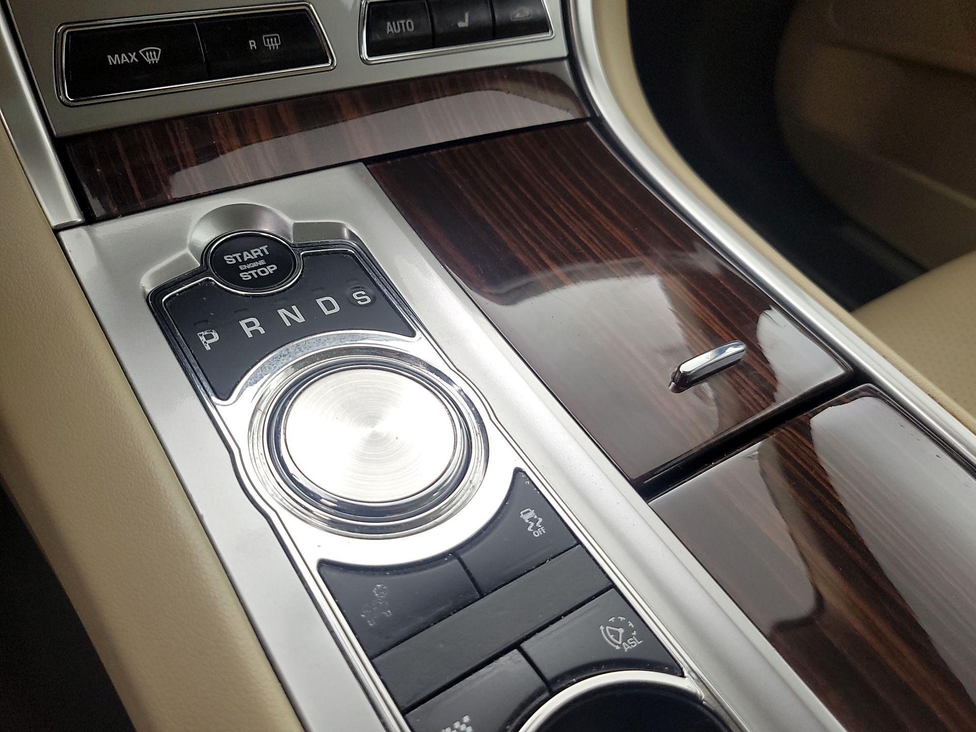 Thumbnail: 2015 Jaguar XF - 18