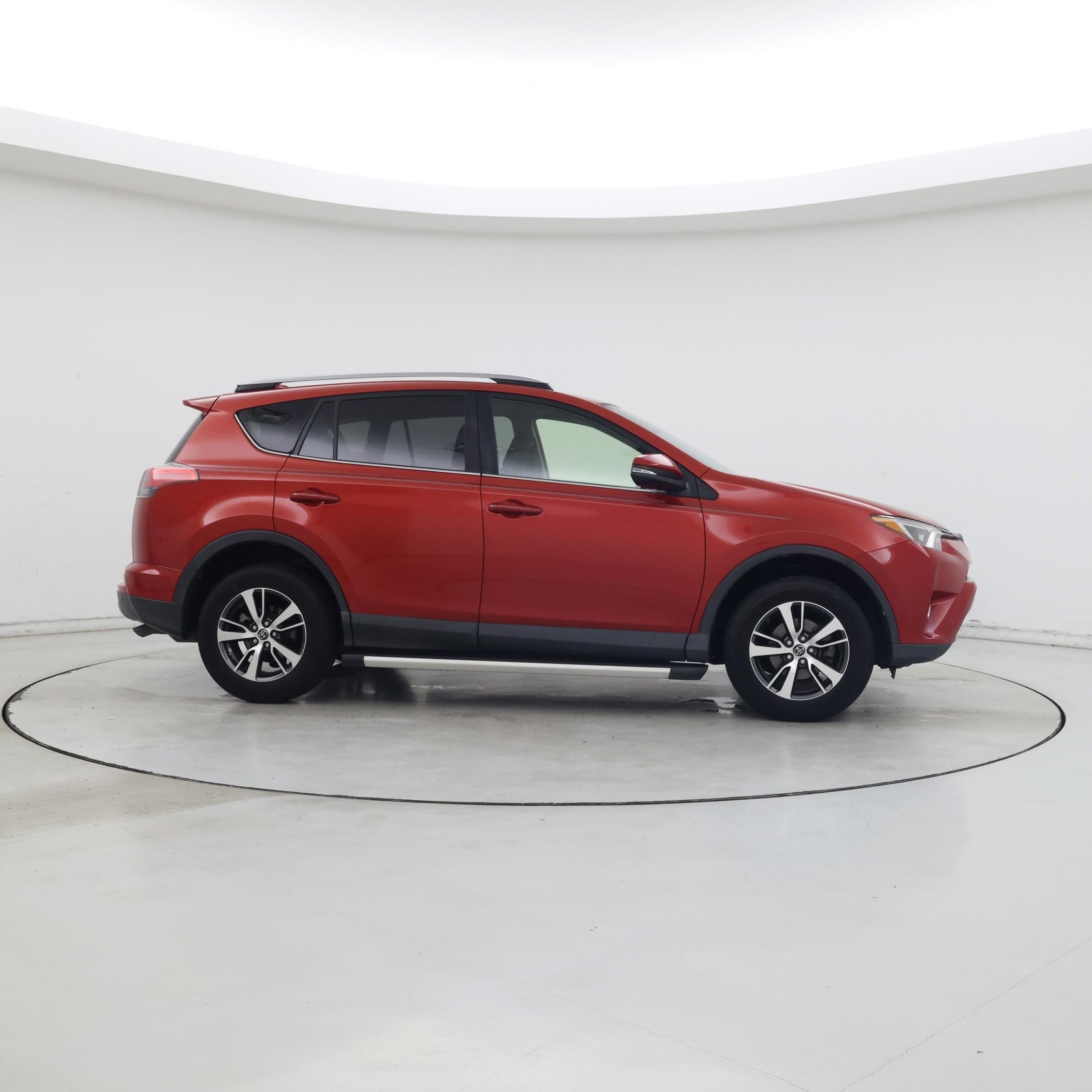 Thumbnail: 2017 Toyota RAV4 - 7