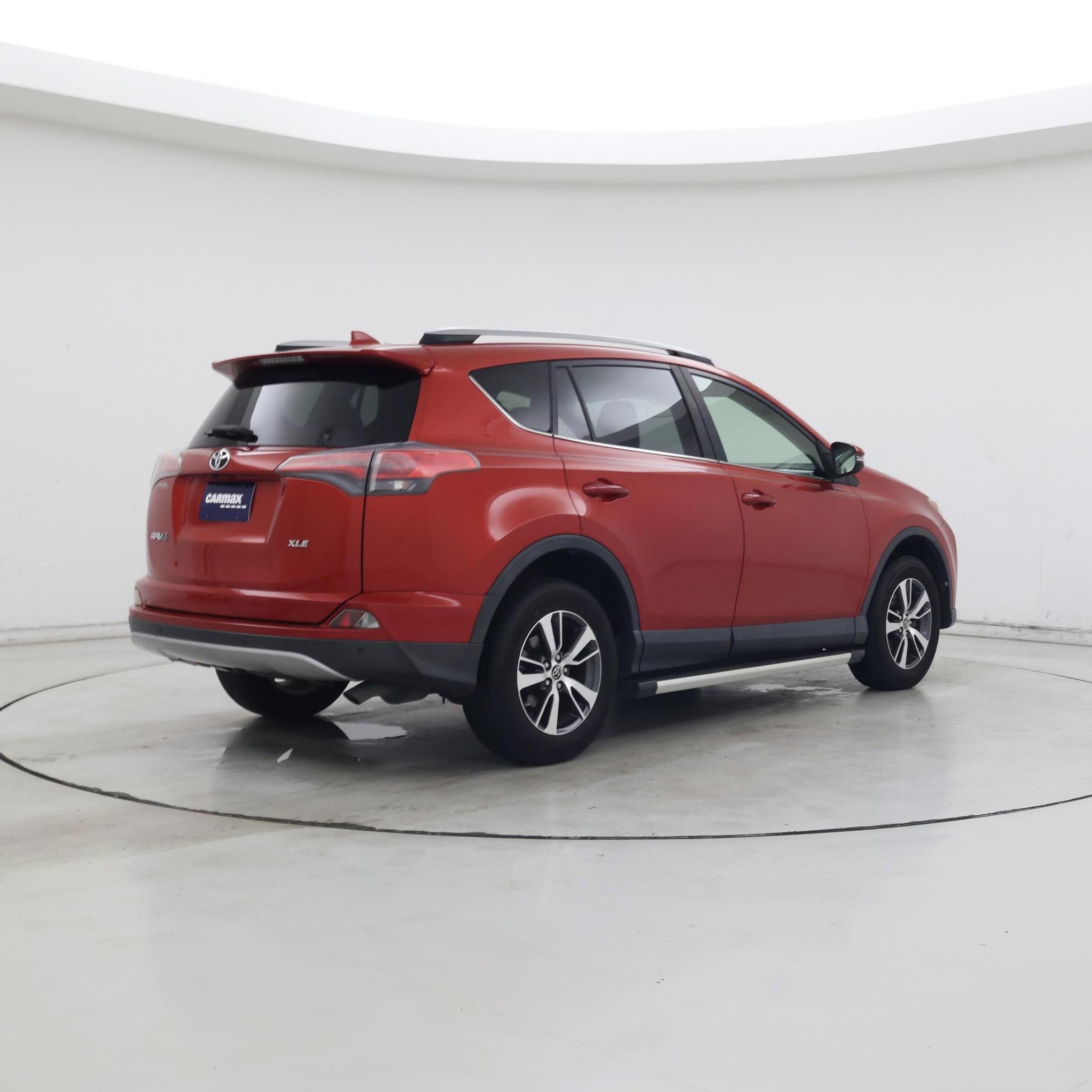 Thumbnail: 2017 Toyota RAV4 - 8