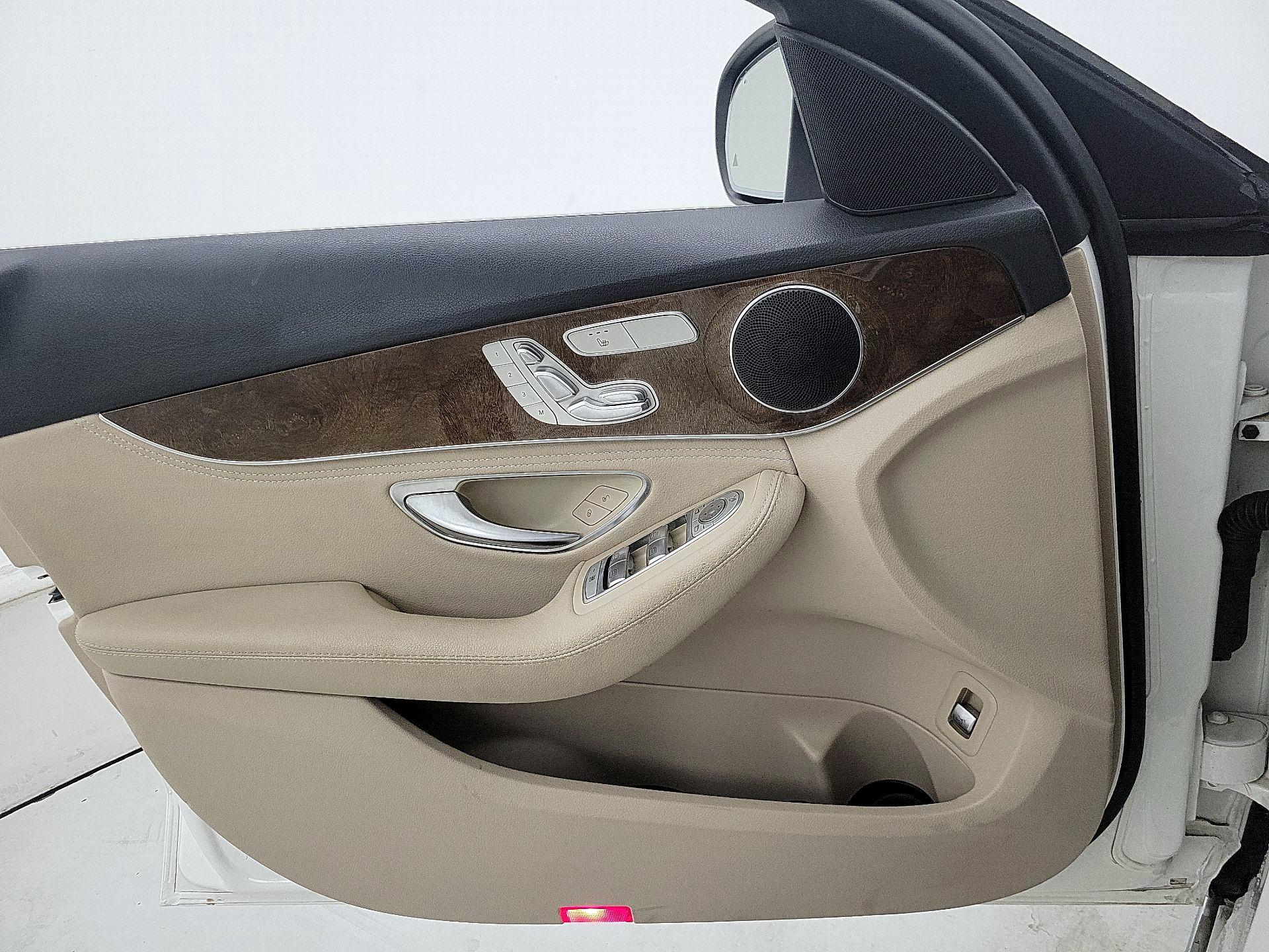 Thumbnail: 2016 Mercedes-Benz C-Class - 12
