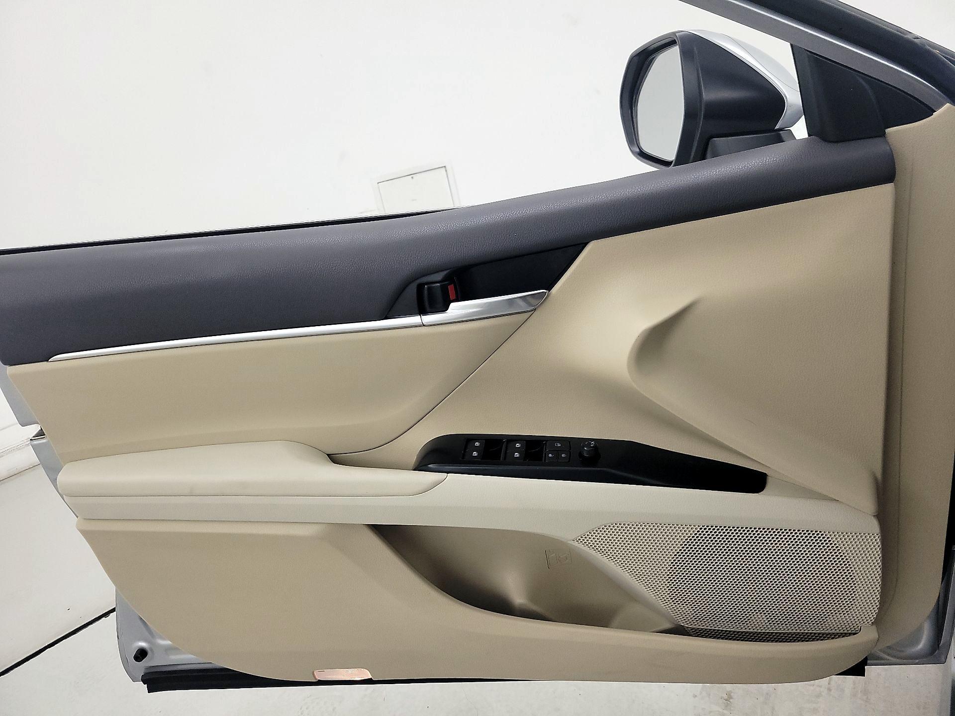 Thumbnail: 2019 Toyota Camry - 12