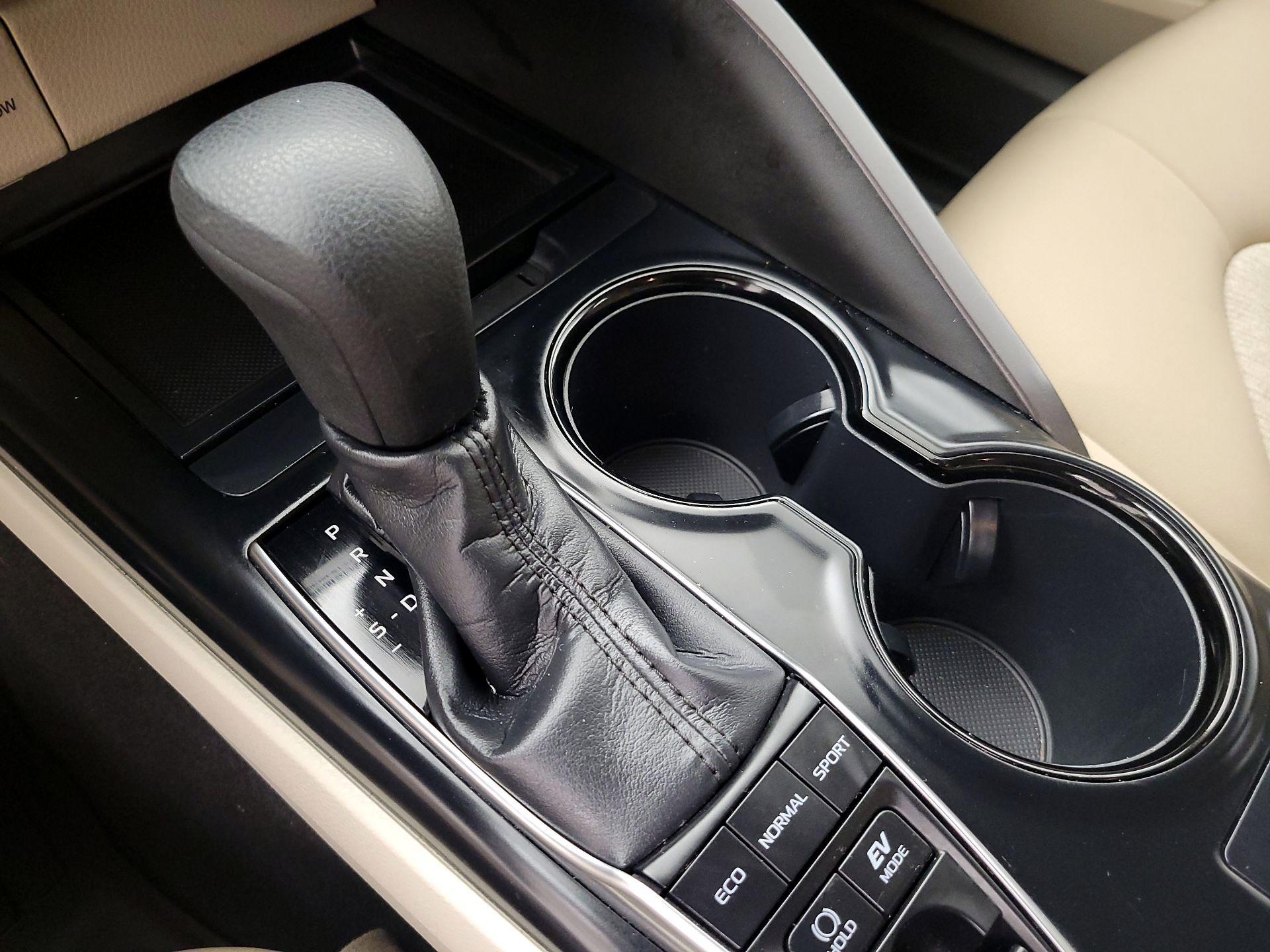 Thumbnail: 2019 Toyota Camry - 18
