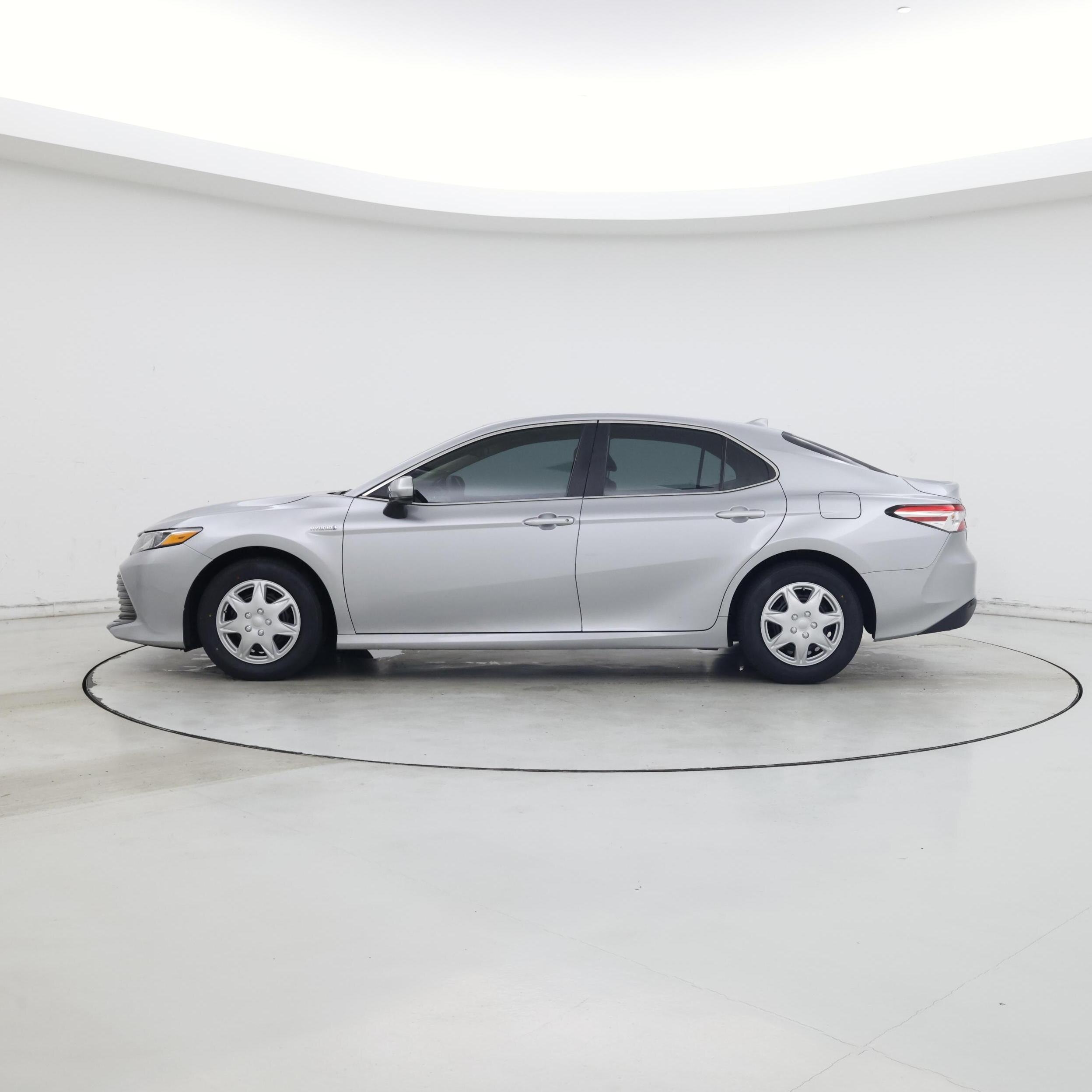 Thumbnail: 2019 Toyota Camry - 3