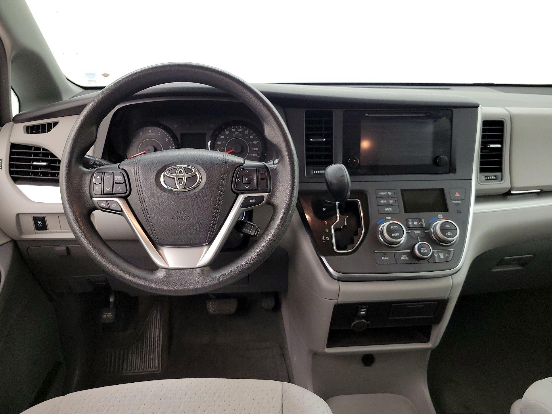 Thumbnail: 2015 Toyota Sienna - 10