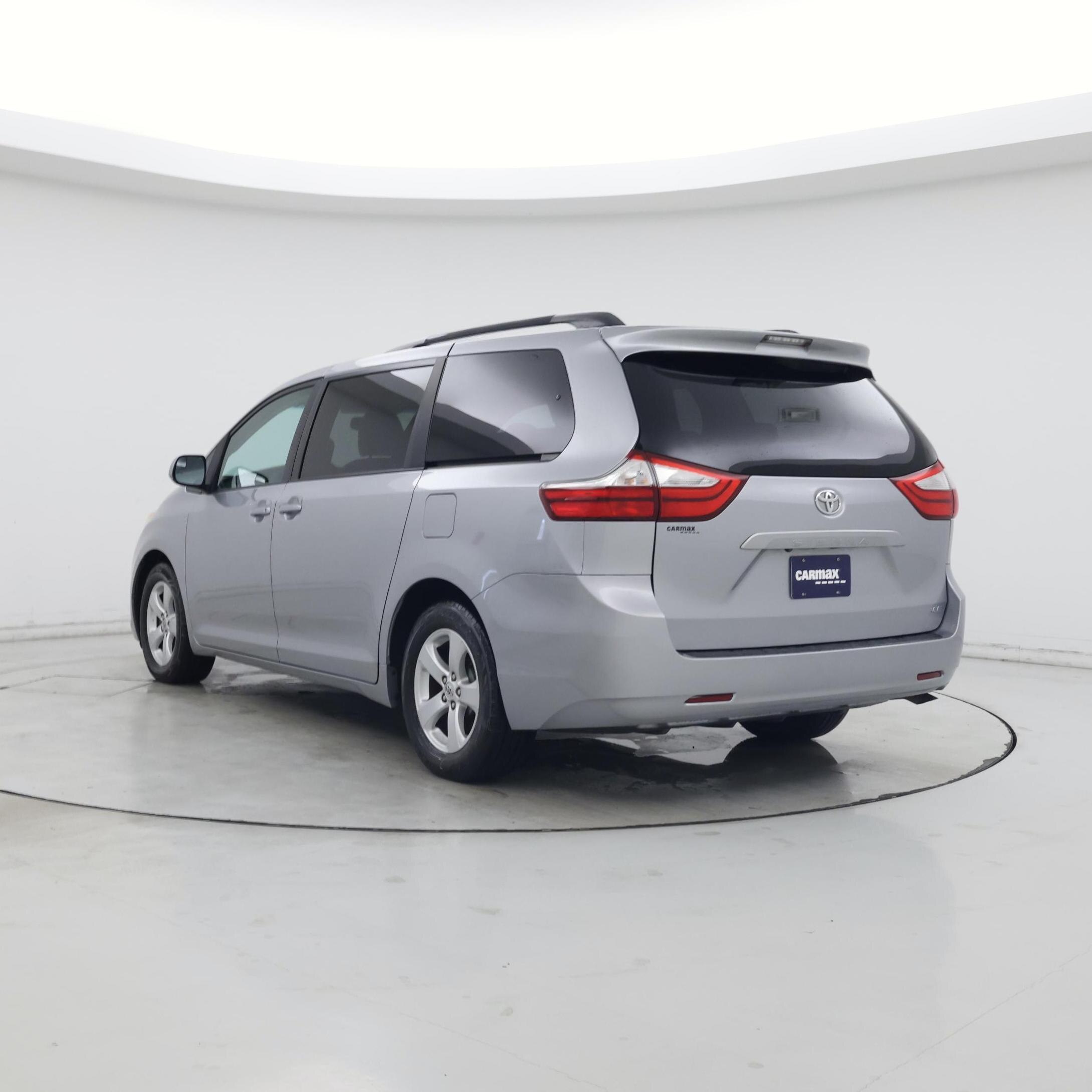 Thumbnail: 2015 Toyota Sienna - 2
