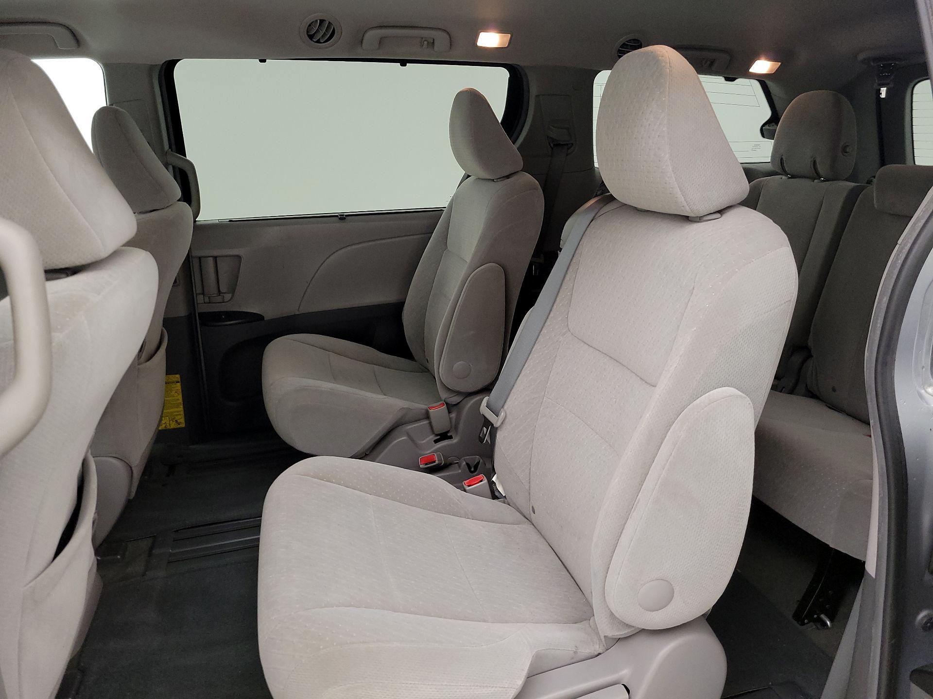Thumbnail: 2015 Toyota Sienna - 19