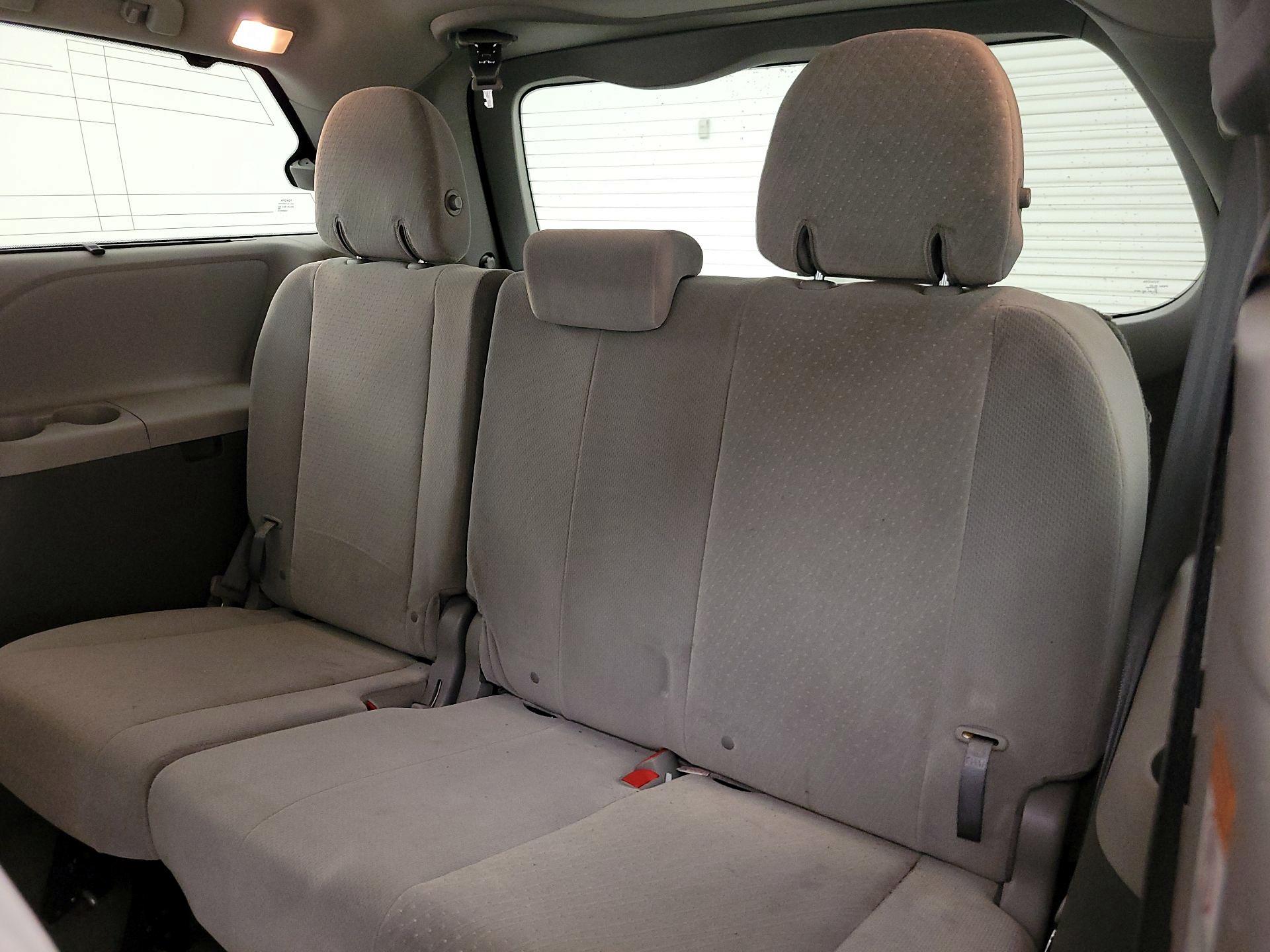 Thumbnail: 2015 Toyota Sienna - 20