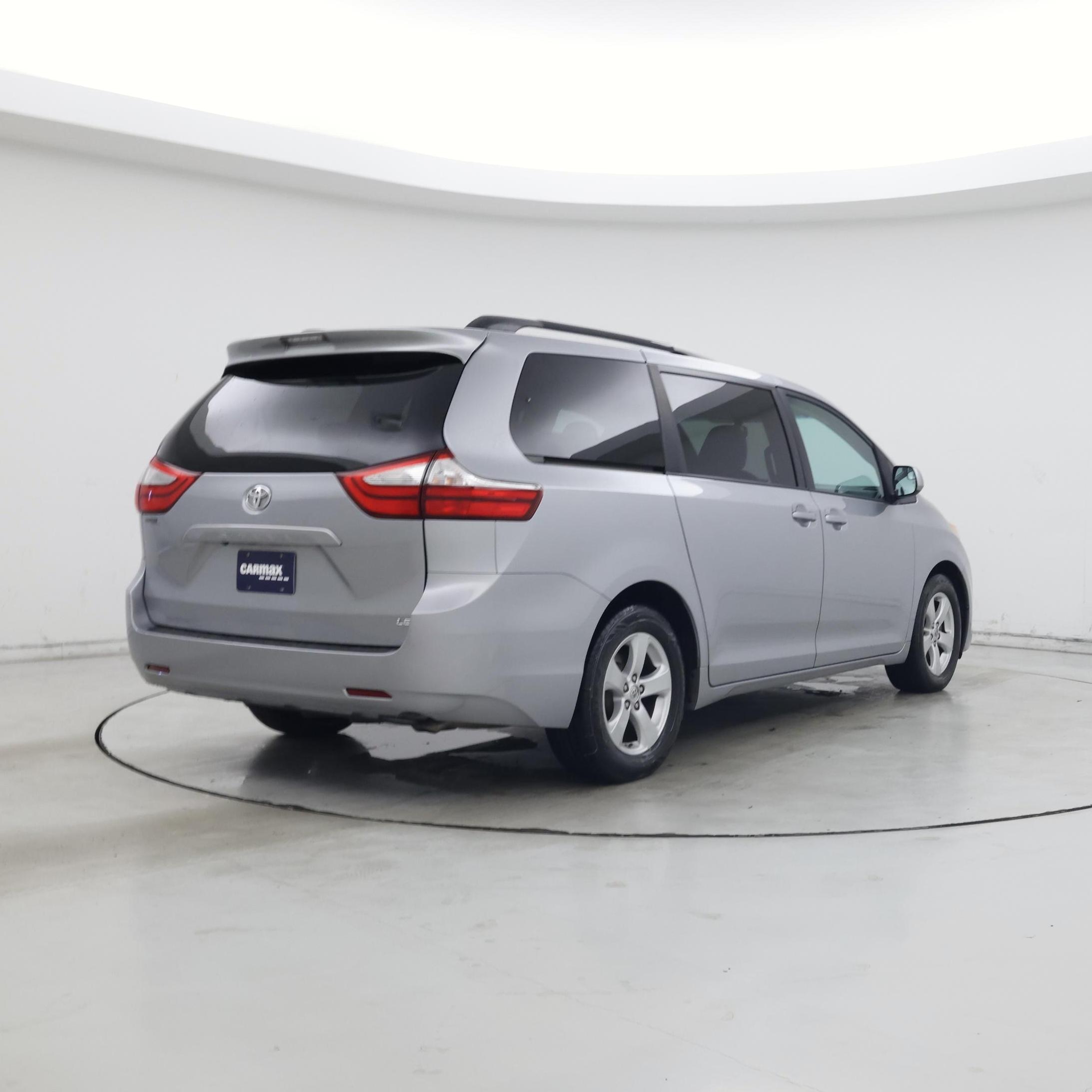 Thumbnail: 2015 Toyota Sienna - 8