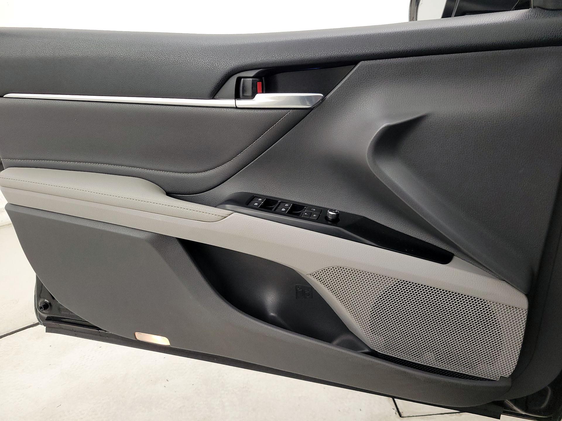 Thumbnail: 2018 Toyota Camry - 12