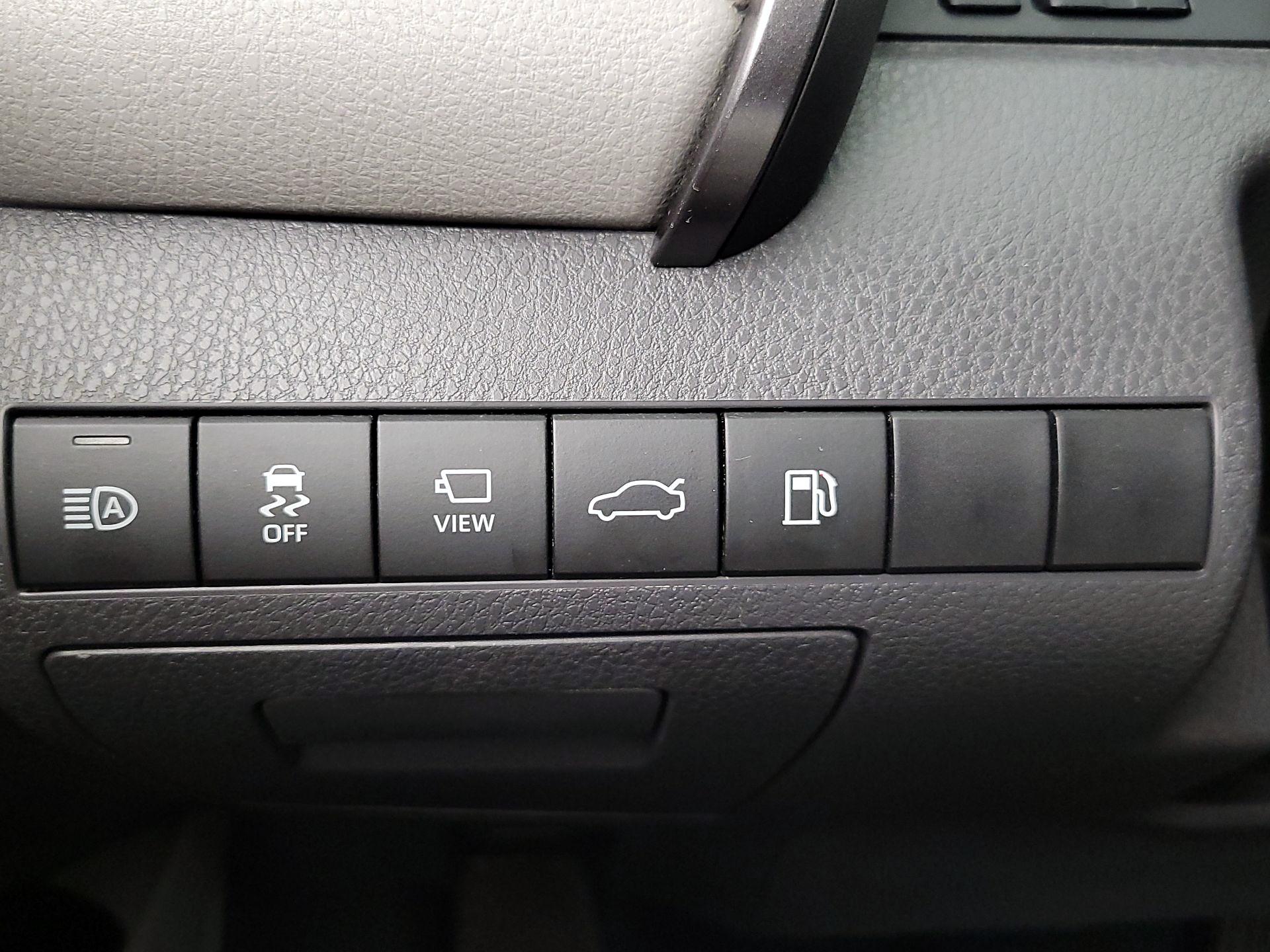 Thumbnail: 2018 Toyota Camry - 13