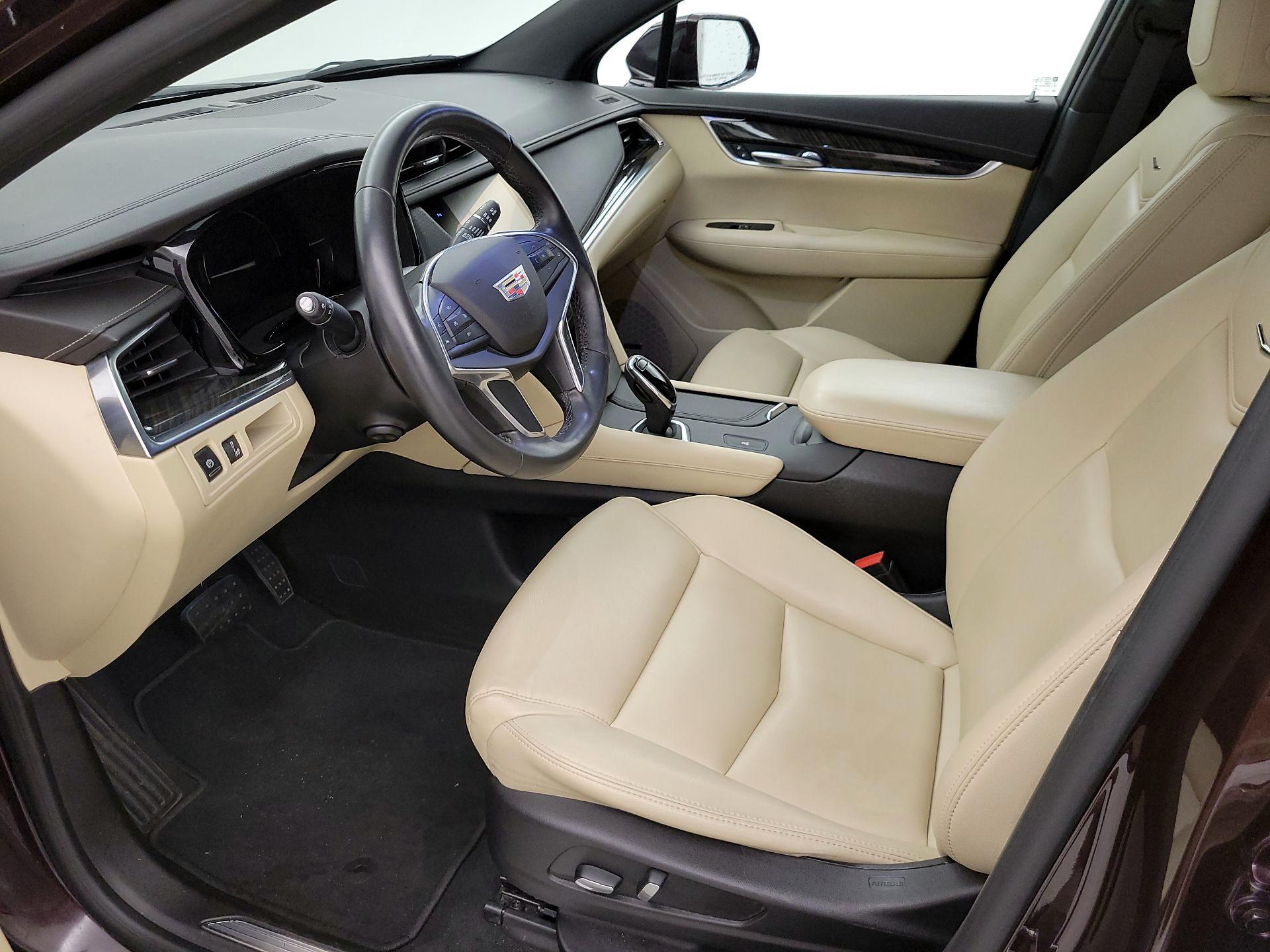 Thumbnail: 2017 Cadillac XT5 - 11