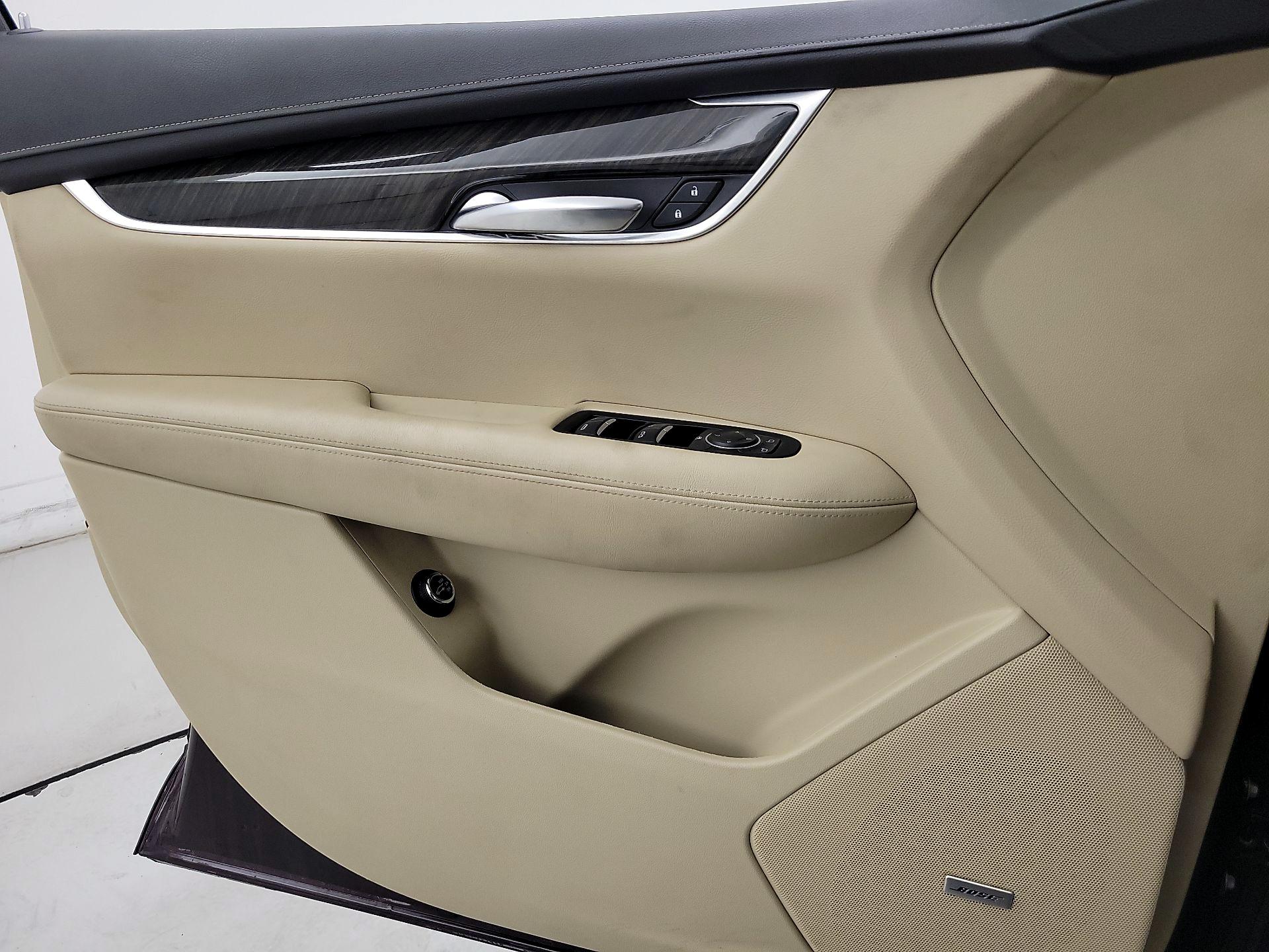 Thumbnail: 2017 Cadillac XT5 - 12