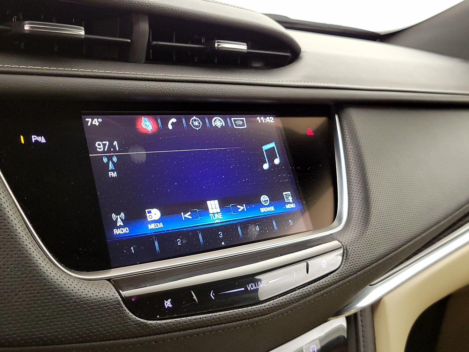 Thumbnail: 2017 Cadillac XT5 - 15
