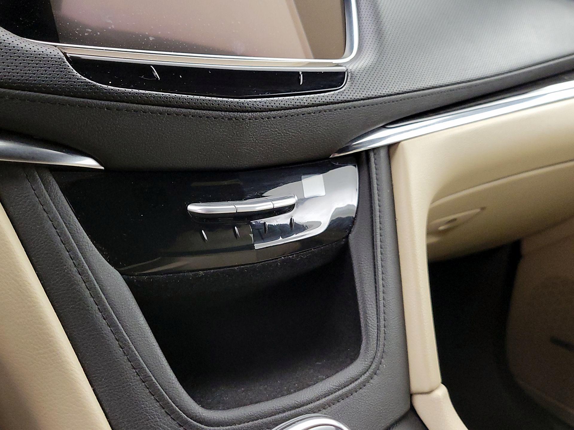 Thumbnail: 2017 Cadillac XT5 - 16