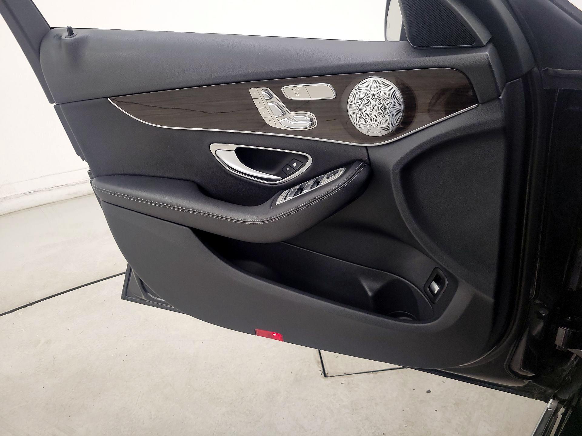 Thumbnail: 2016 Mercedes-Benz C-Class - 12