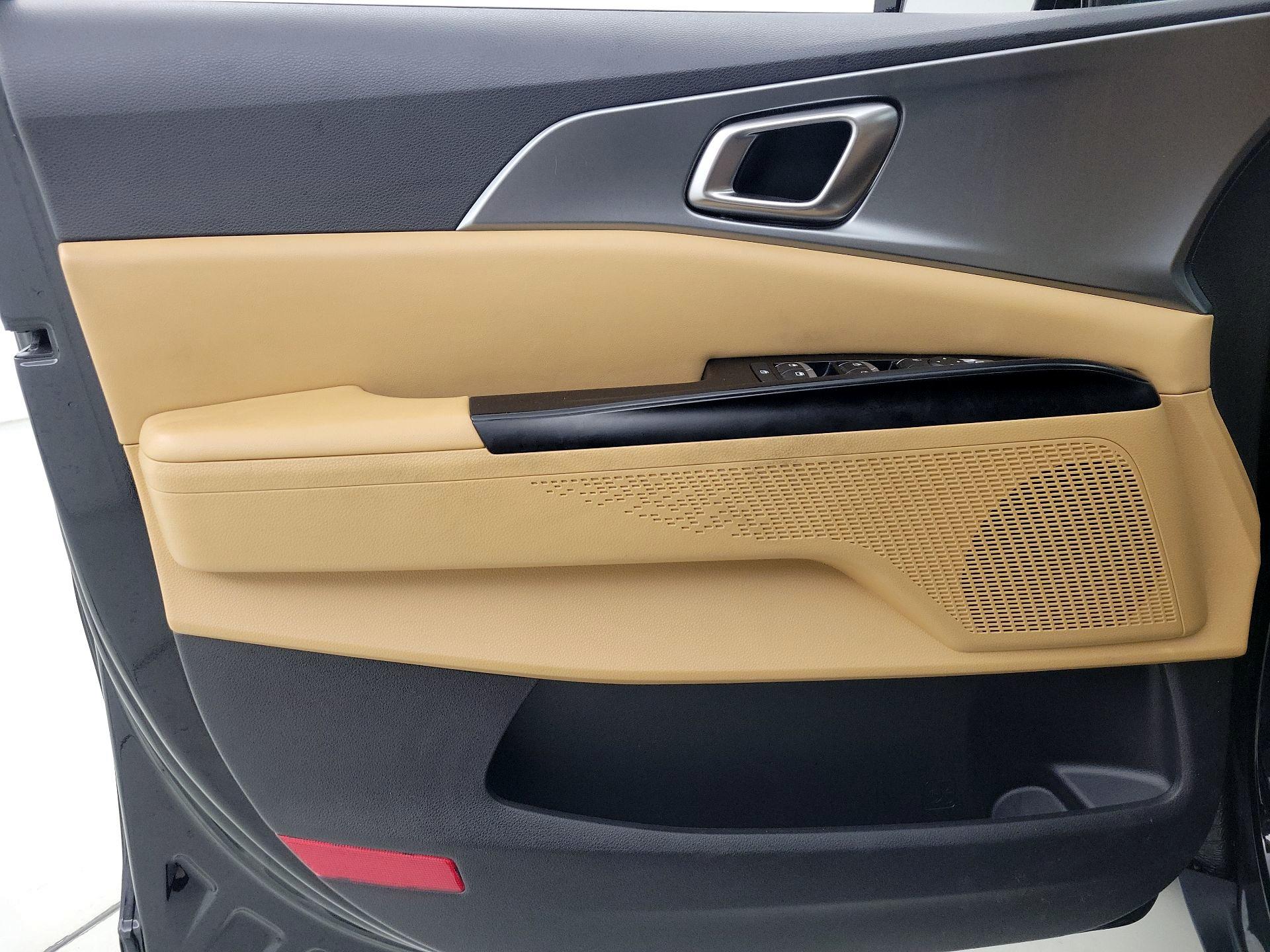 Thumbnail: 2023 Kia Carnival - 12