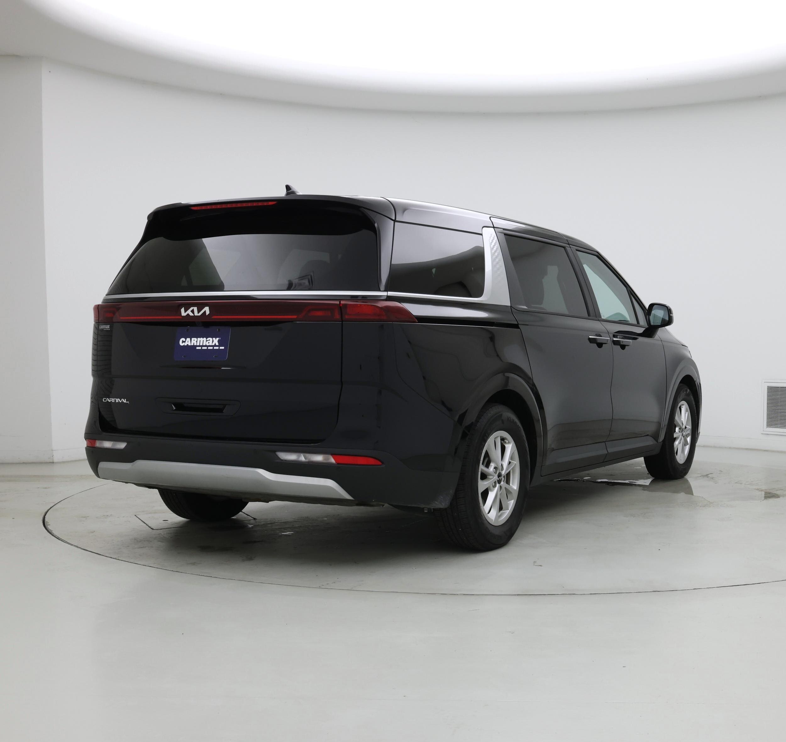 Thumbnail: 2023 Kia Carnival - 8