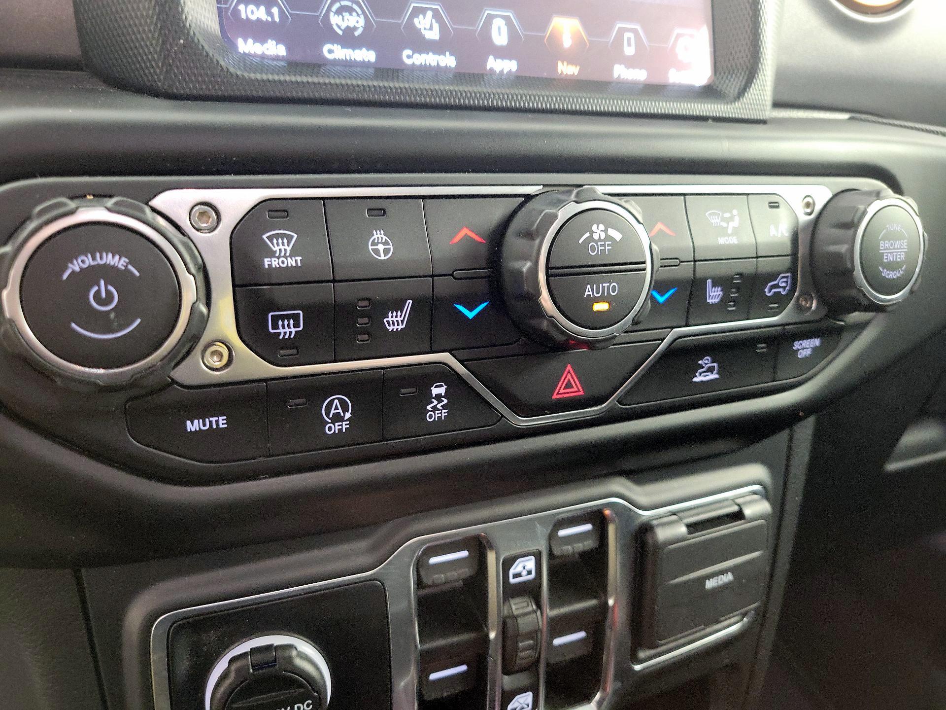 Thumbnail: 2021 Jeep Gladiator - 17