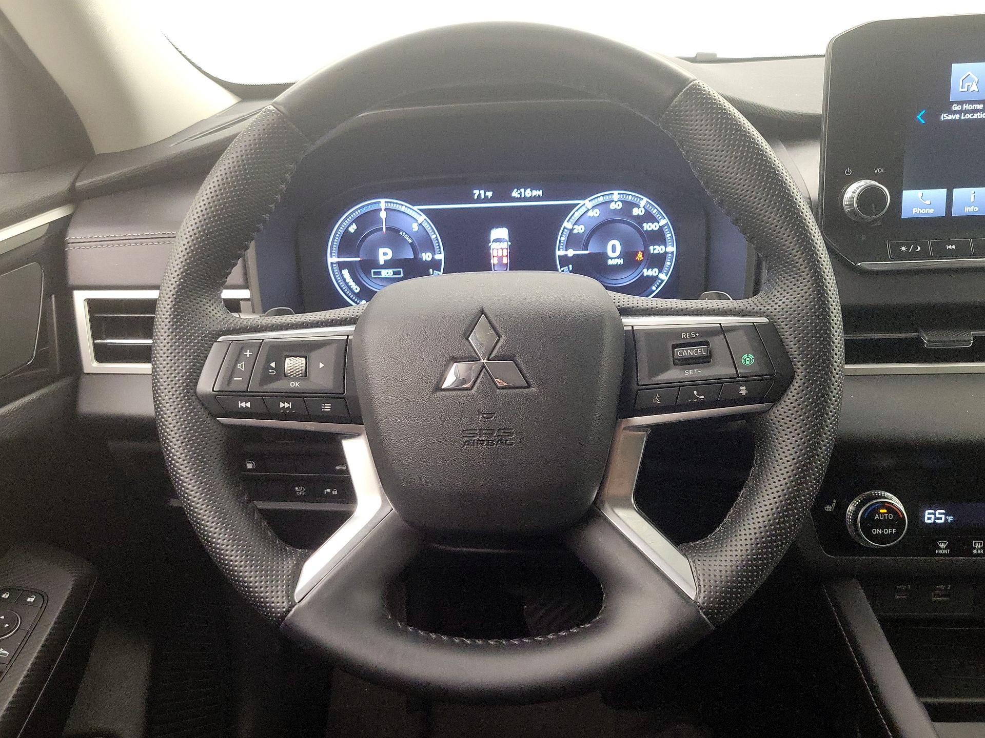 Thumbnail: 2023 Mitsubishi Outlander - 10