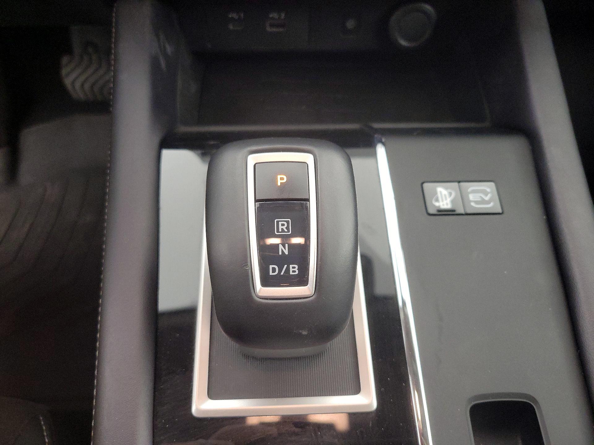 Thumbnail: 2023 Mitsubishi Outlander - 18