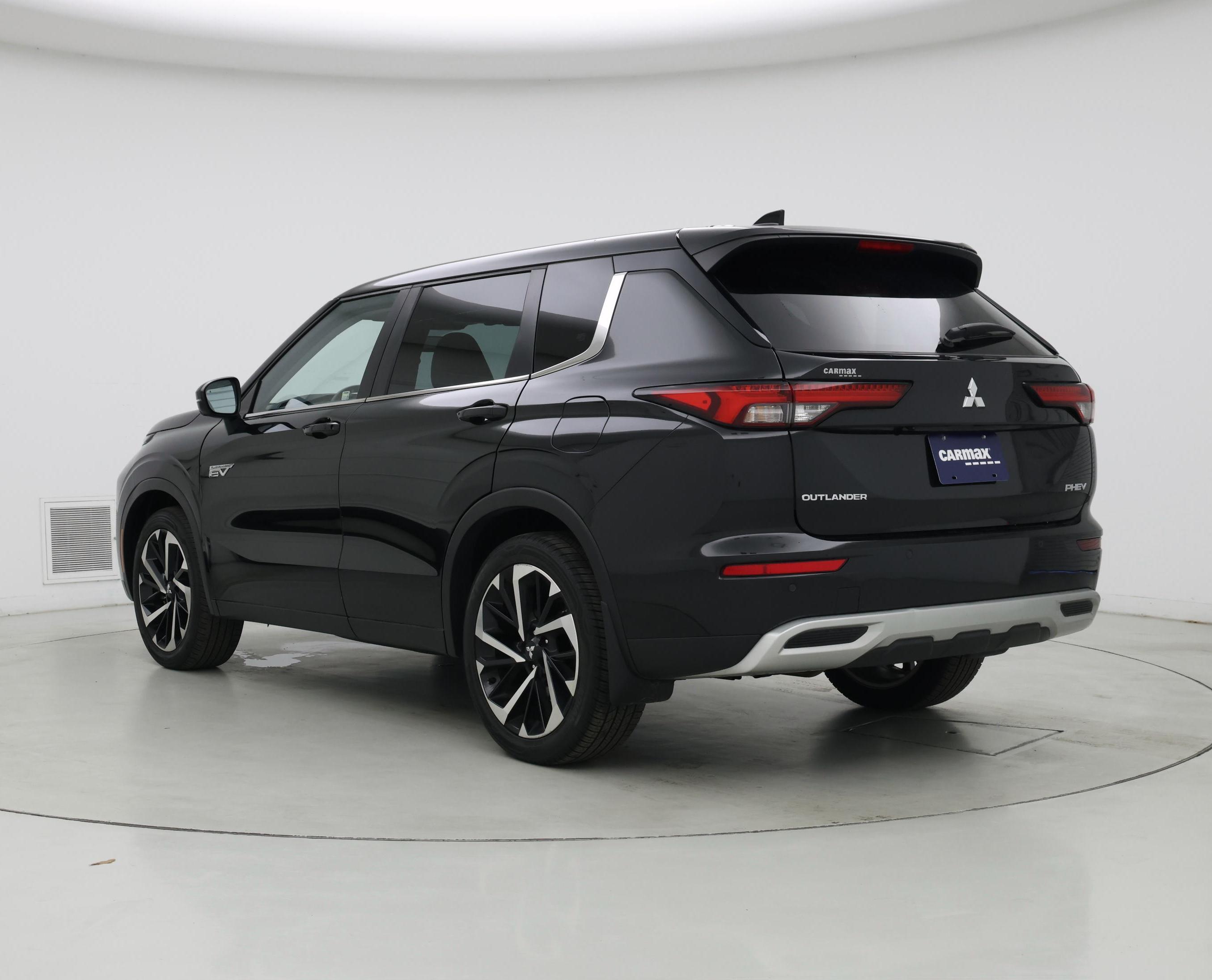 Thumbnail: 2023 Mitsubishi Outlander - 2
