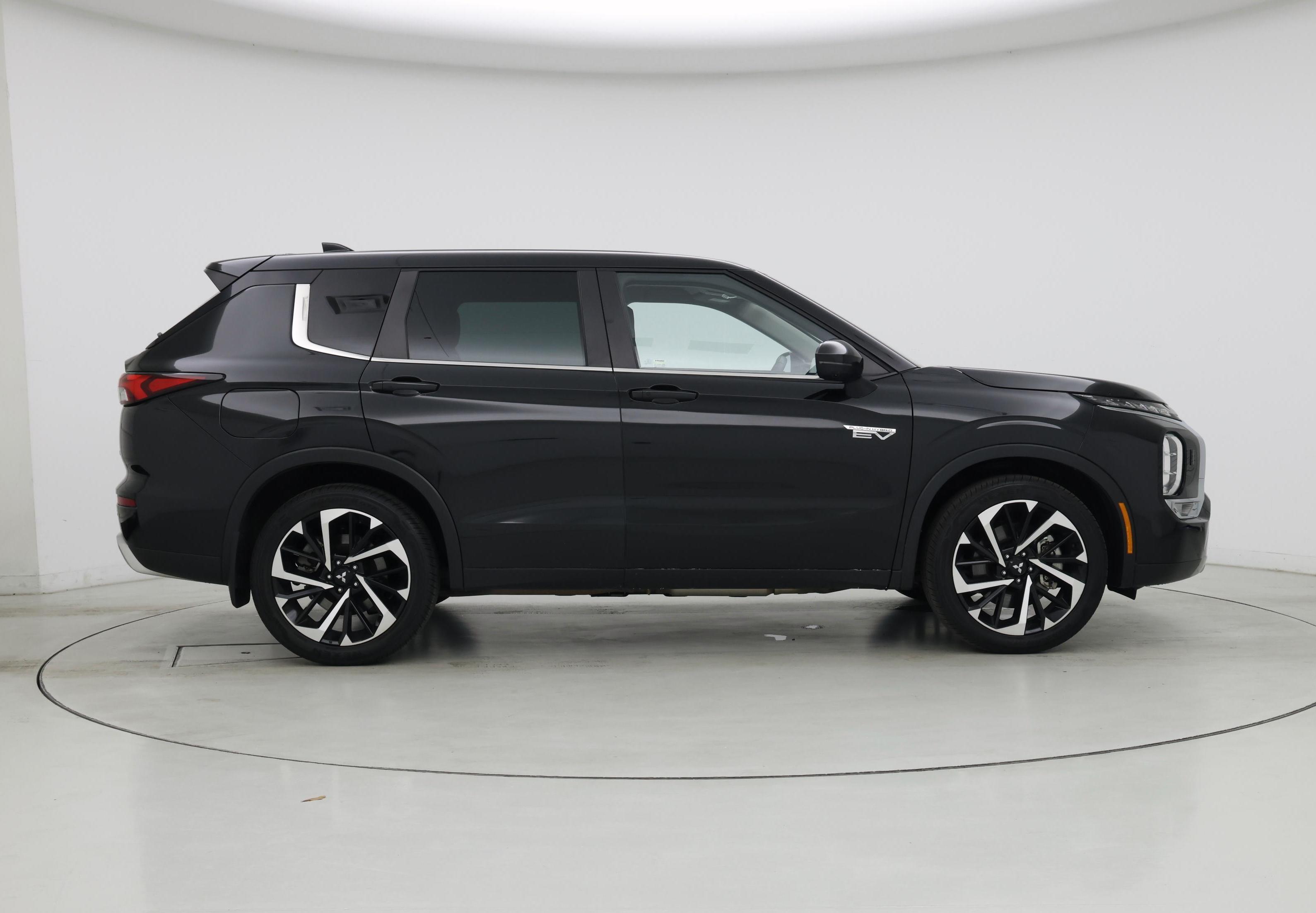 Thumbnail: 2023 Mitsubishi Outlander - 7