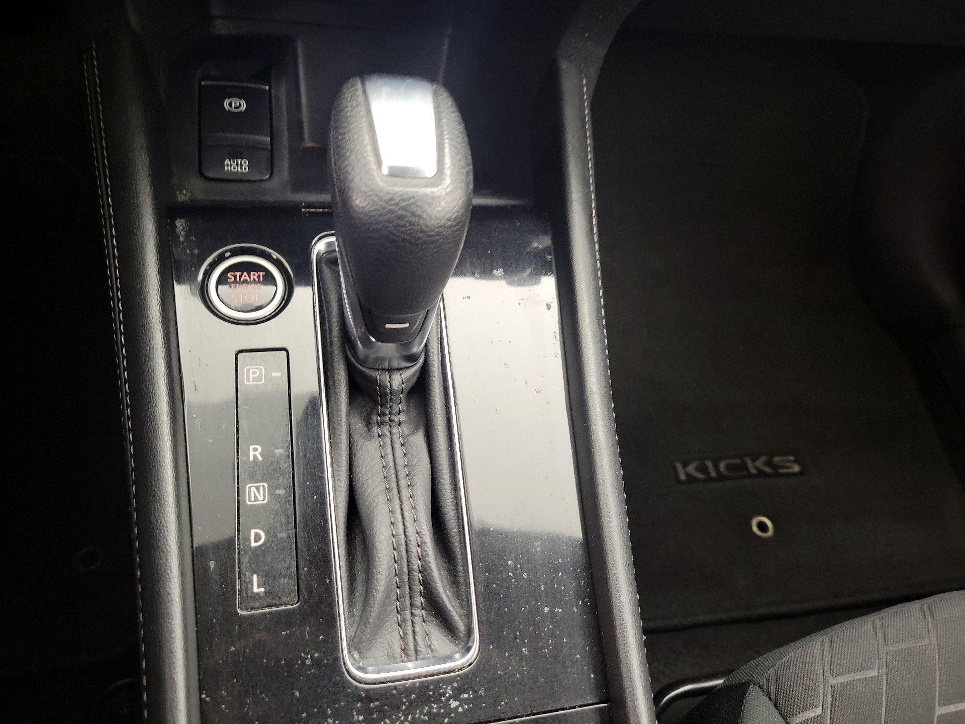 Thumbnail: 2021 Nissan Kicks - 17