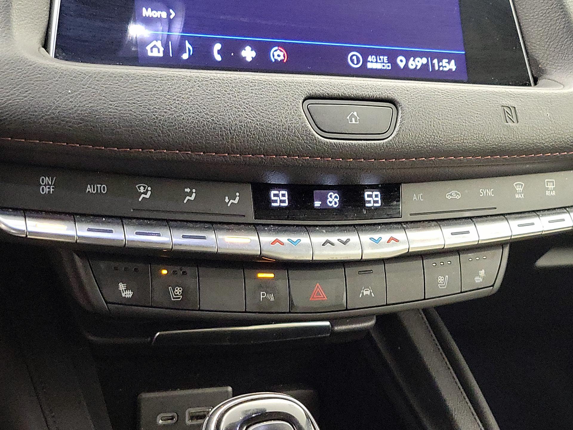 Thumbnail: 2020 Cadillac XT4 - 16