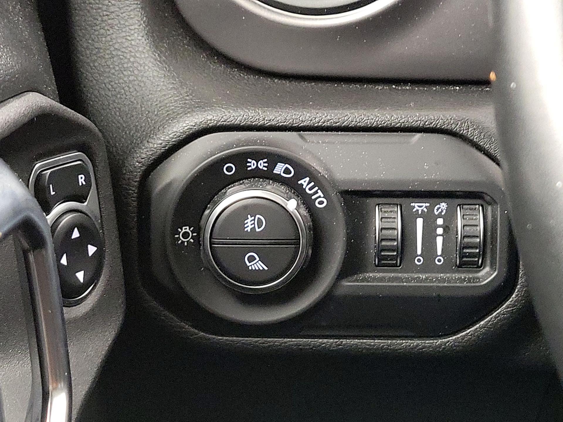 Thumbnail: 2021 Jeep Gladiator - 13