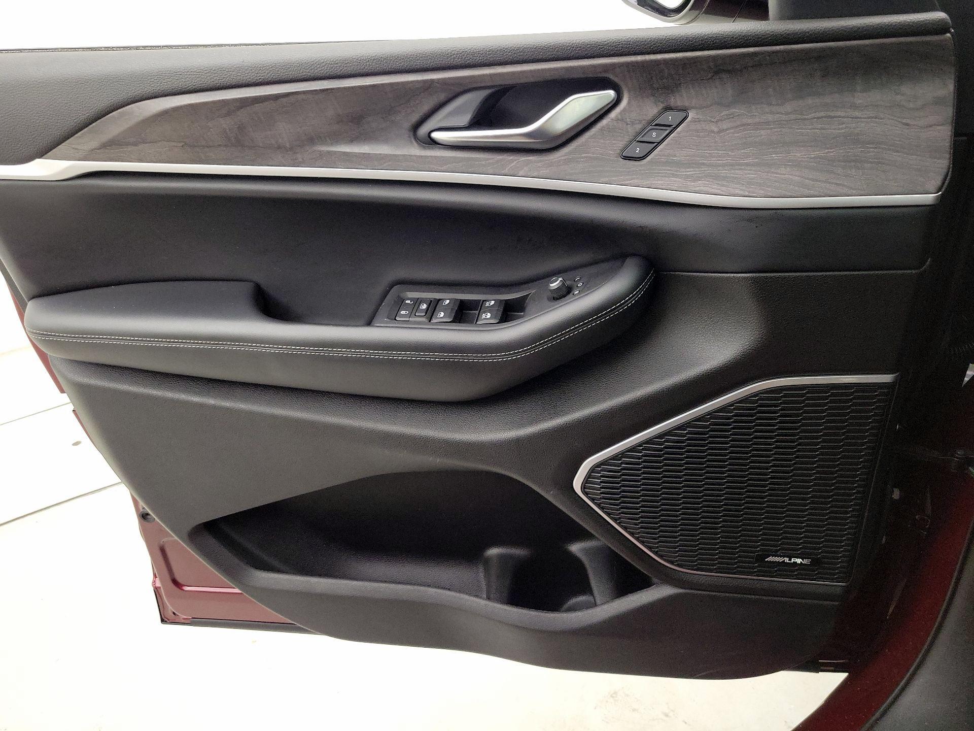 Thumbnail: 2022 Jeep Grand Cherokee - 12