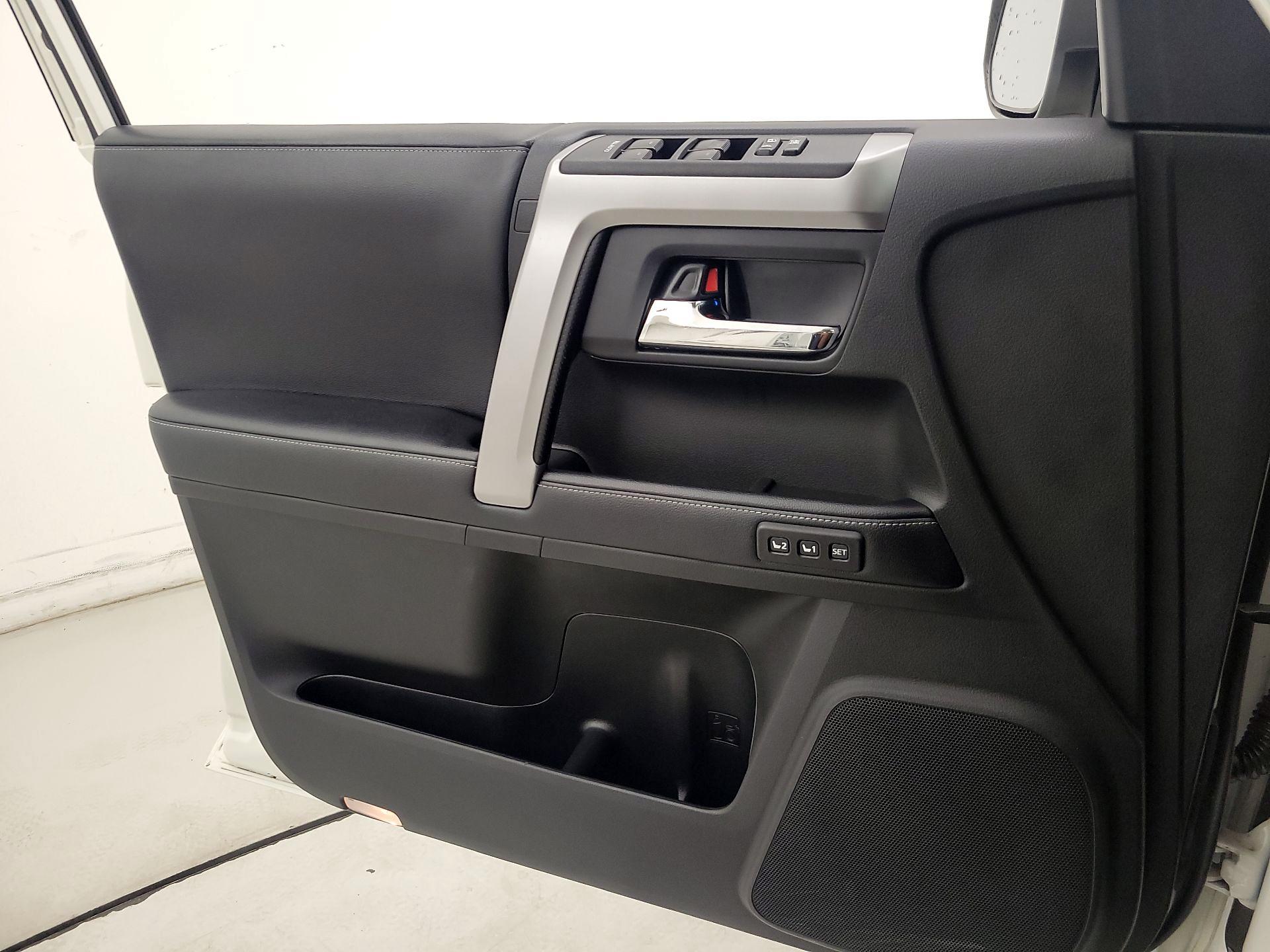 Thumbnail: 2019 Toyota 4Runner - 12