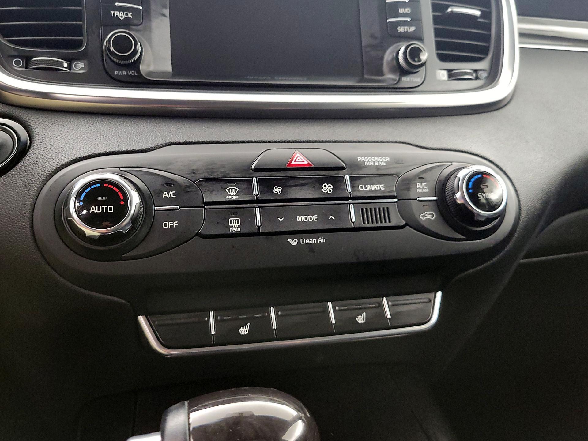 Thumbnail: 2017 Kia Sorento - 16