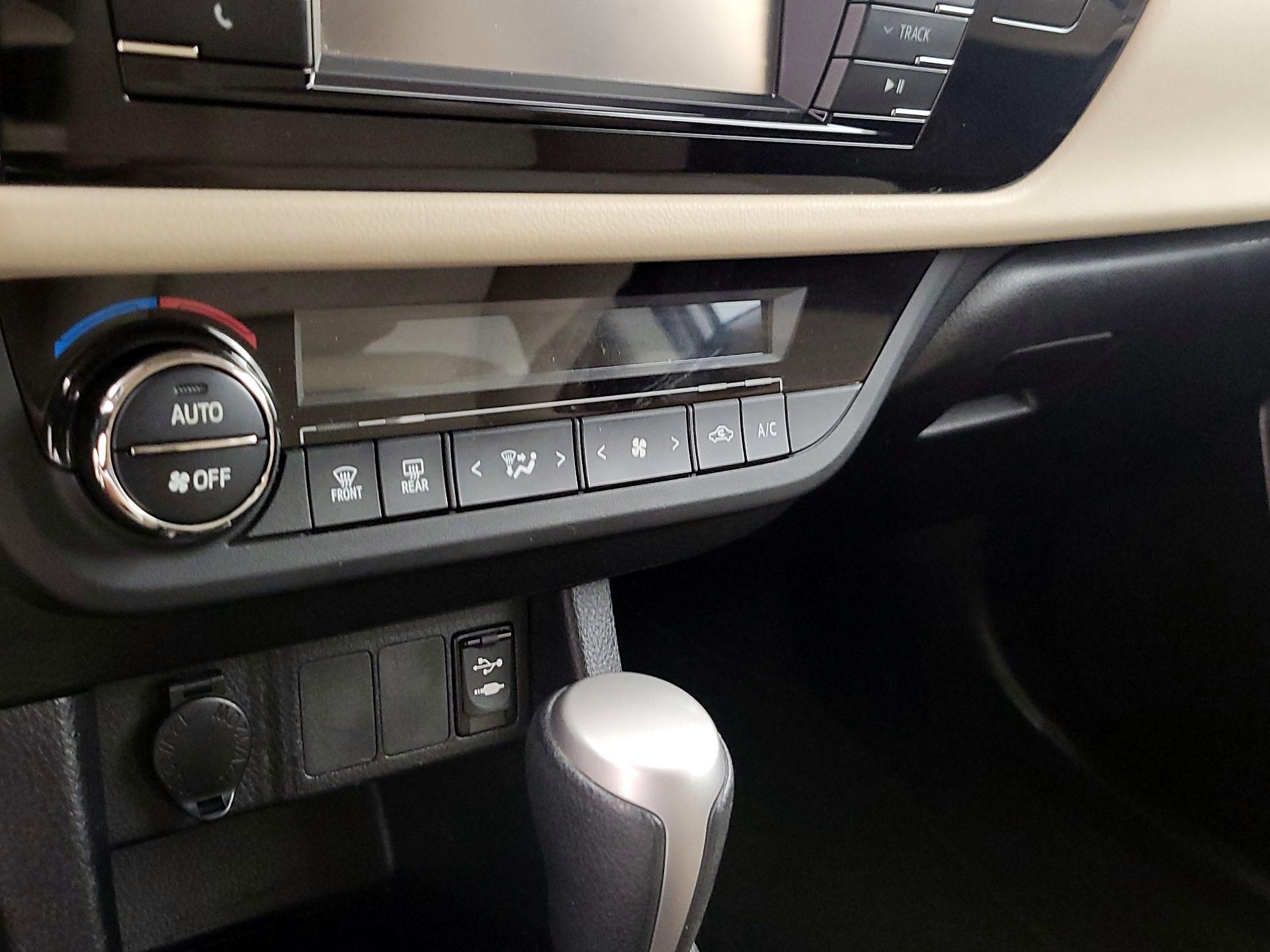 Thumbnail: 2016 Toyota Corolla - 16