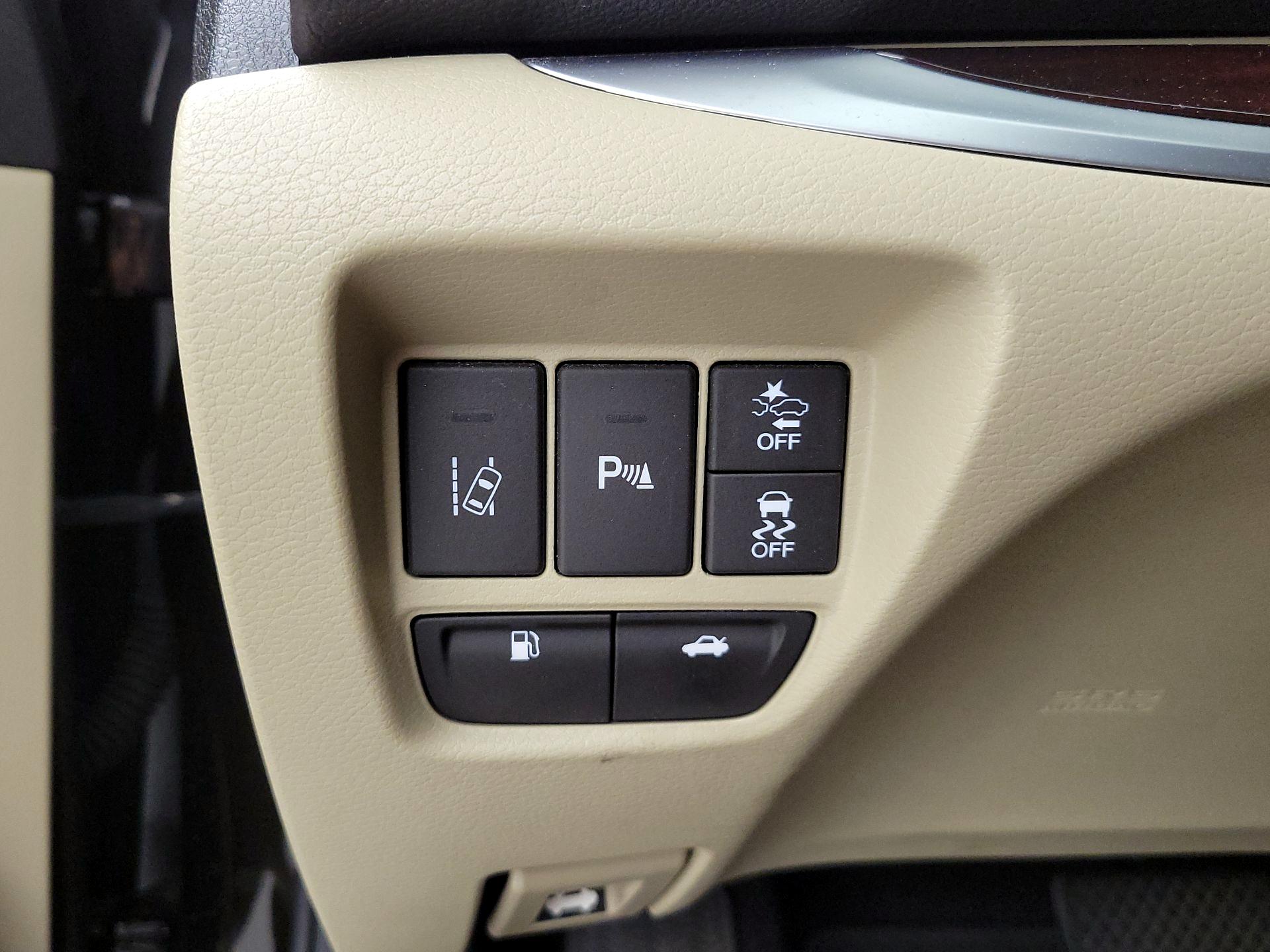 Thumbnail: 2015 Acura TLX - 13