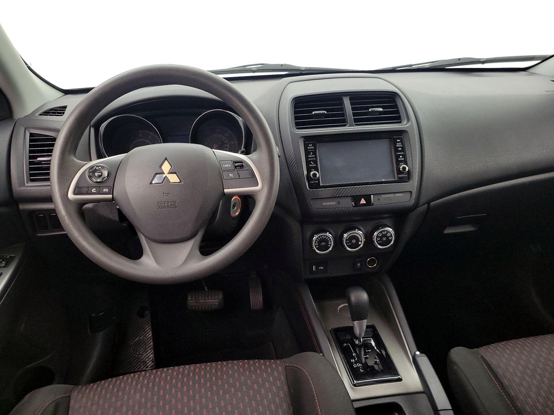 Thumbnail: 2018 Mitsubishi Outlander - 10