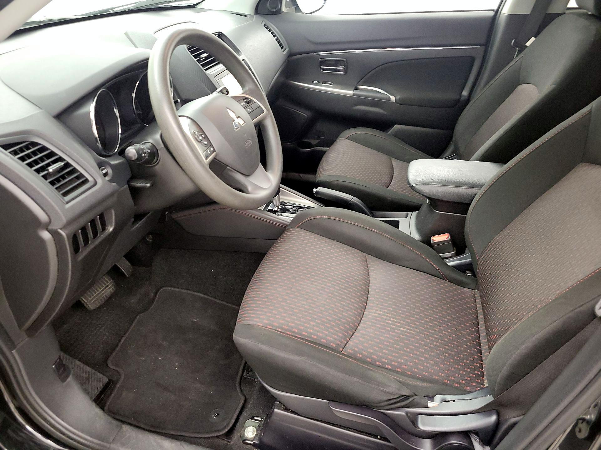 Thumbnail: 2018 Mitsubishi Outlander - 11