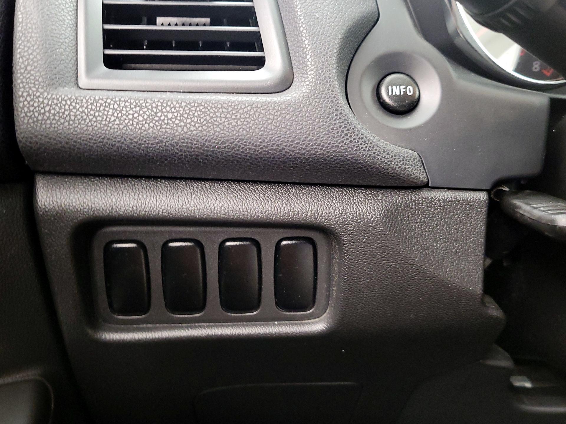 Thumbnail: 2018 Mitsubishi Outlander - 13
