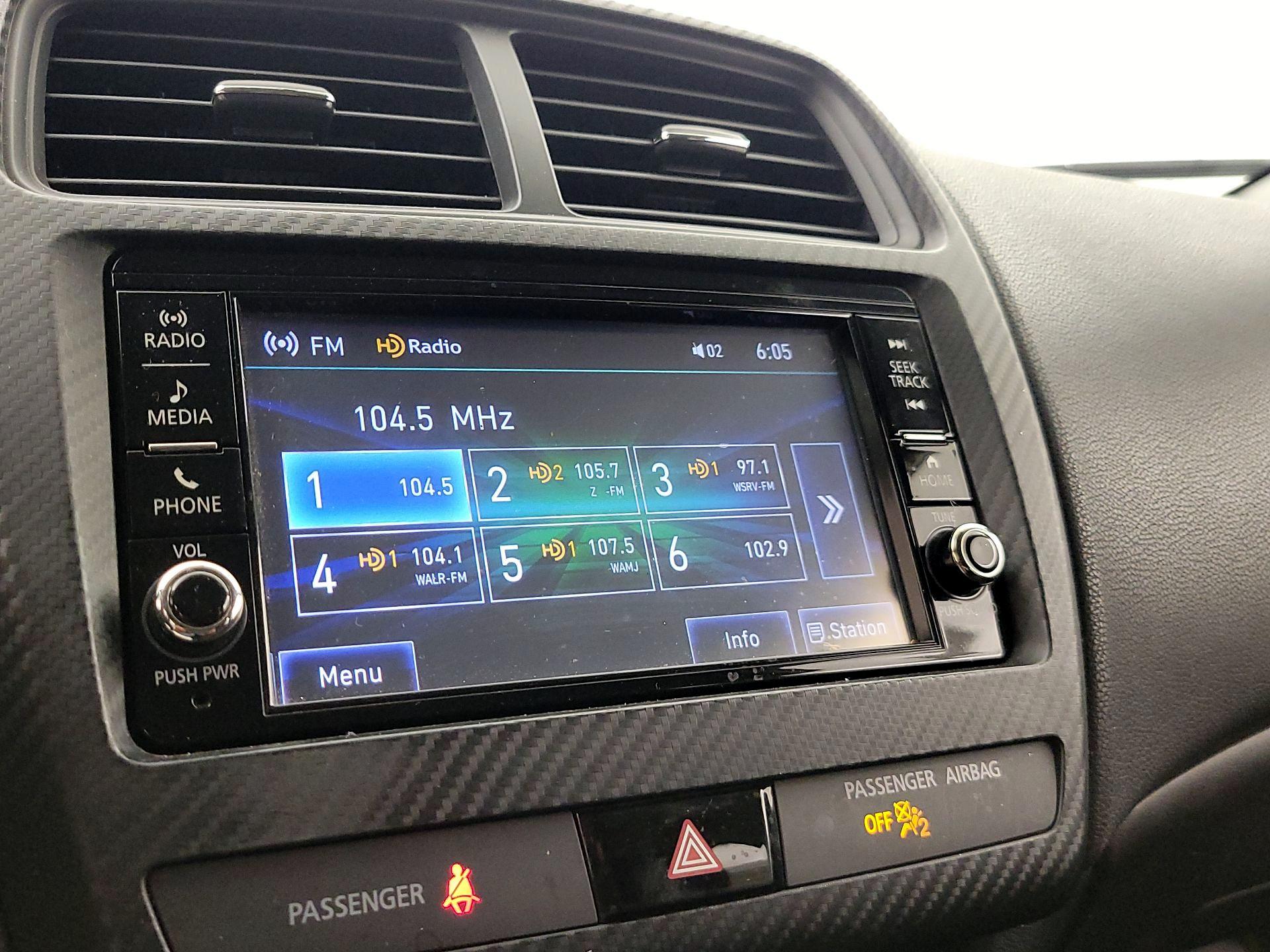 Thumbnail: 2018 Mitsubishi Outlander - 15