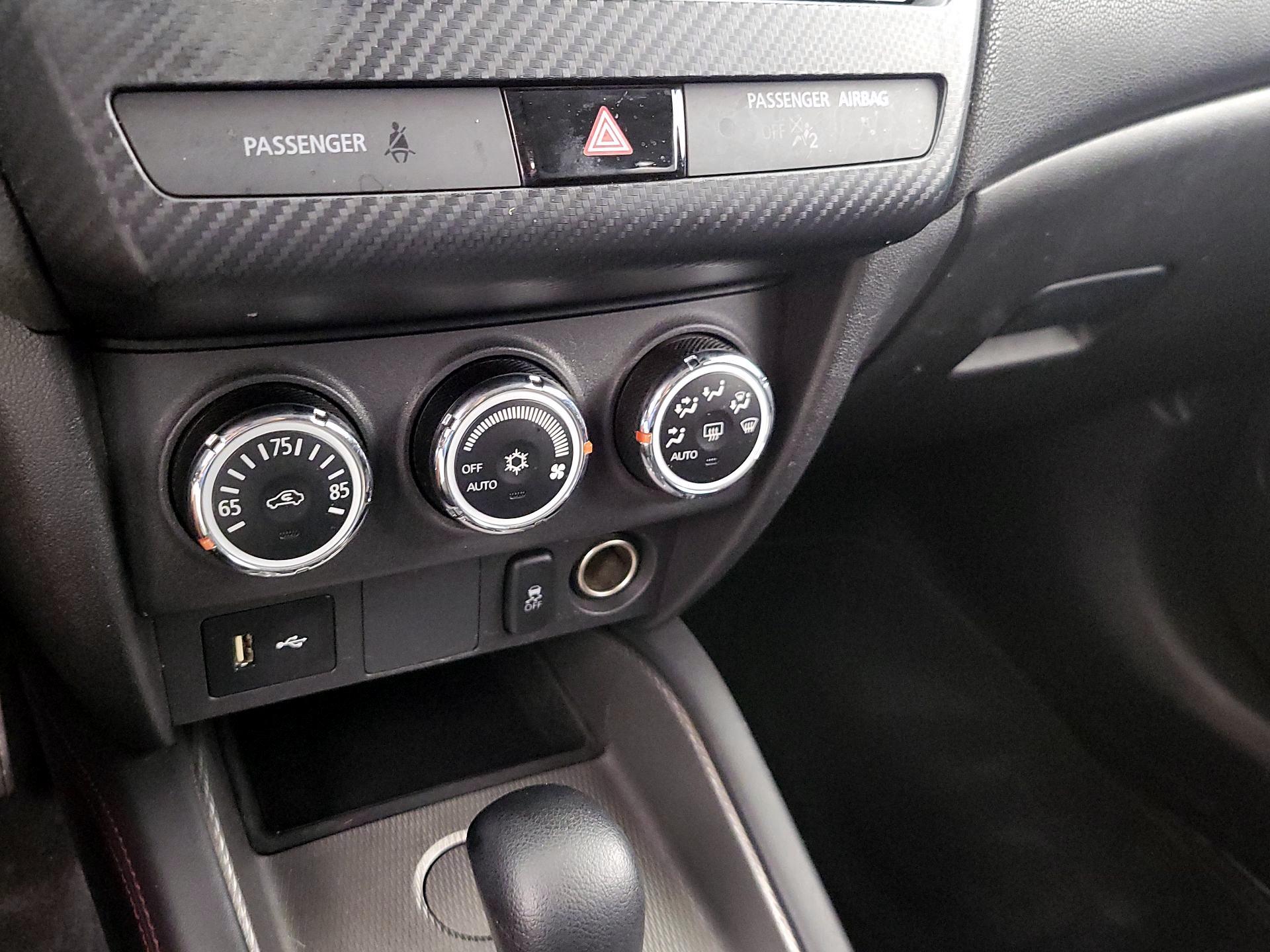 Thumbnail: 2018 Mitsubishi Outlander - 16