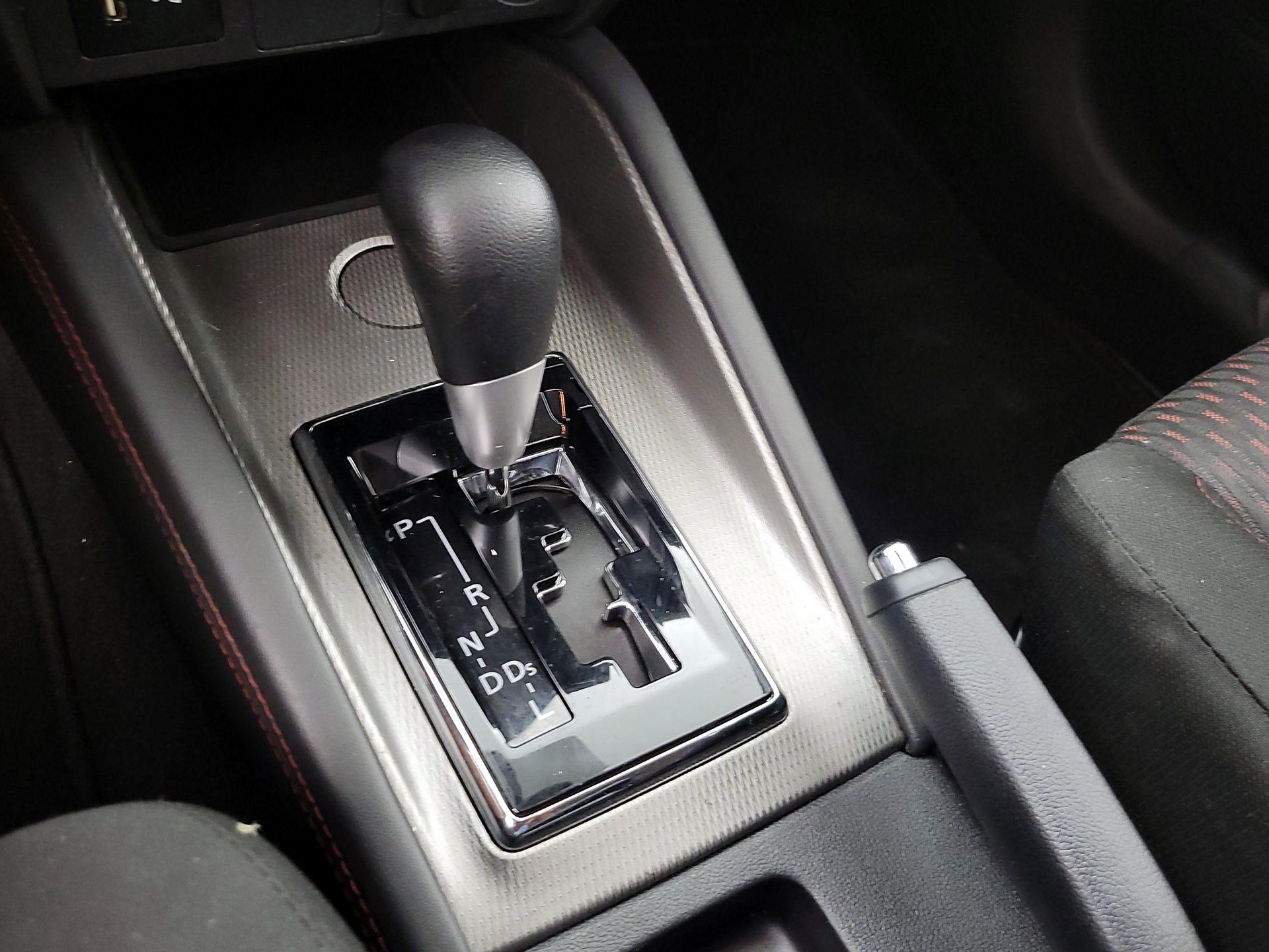 Thumbnail: 2018 Mitsubishi Outlander - 17